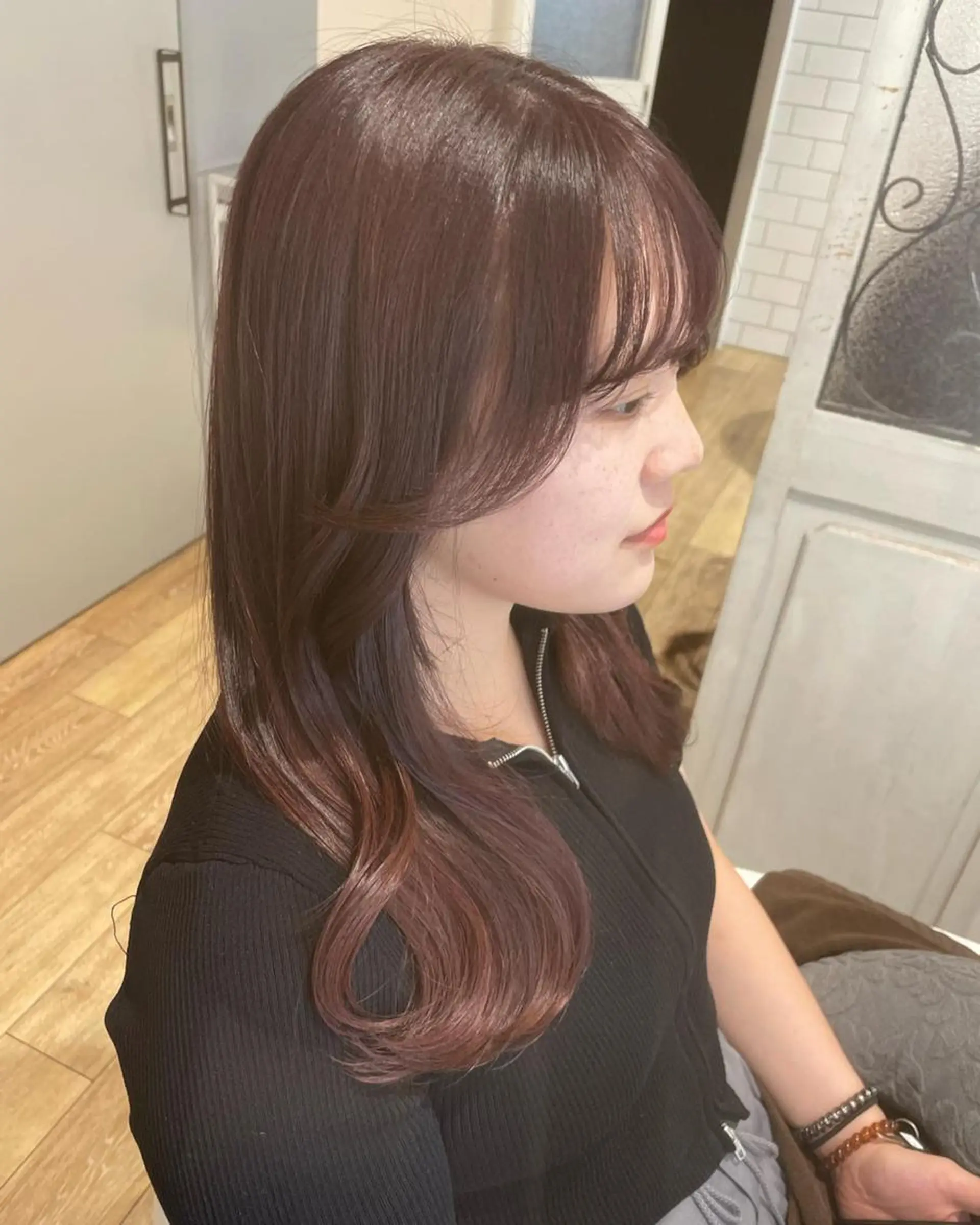 ミディアム カラー パーマ ヘアアレンジ メンズ キッズ ネイル マツエク・マツパ メンズブリーチ ブリーチ ブラウンカラー ブリーチなしカラー レッドカラー 🫧垢抜けヘア🫧 SHIORIのヘアスタイル
