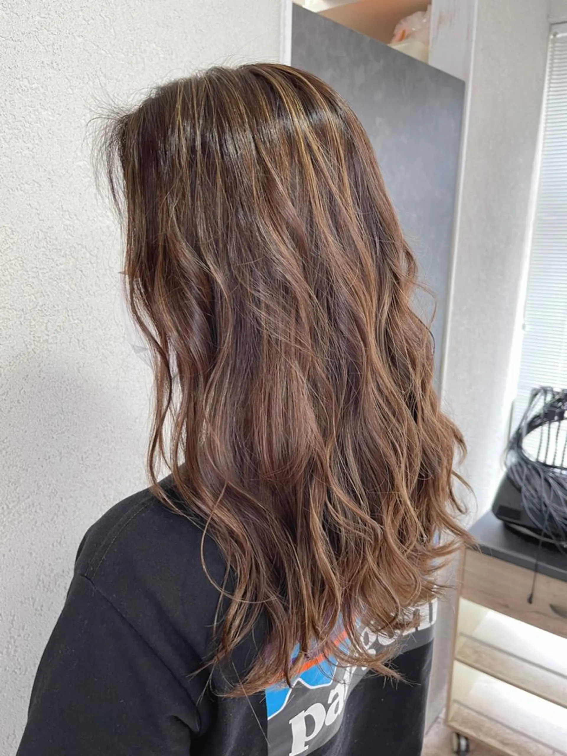 ロング カラー ベージュカラー ハイライトカラー ハイライト 🔥ブリーチカラー 槙川のヘアスタイル