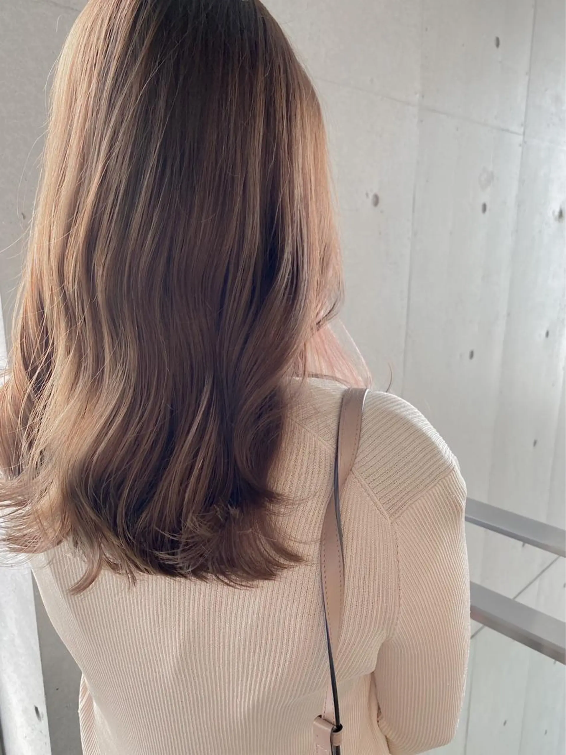 セミロング Agnos青山所属・鈴木 里奈のヘアスタイル