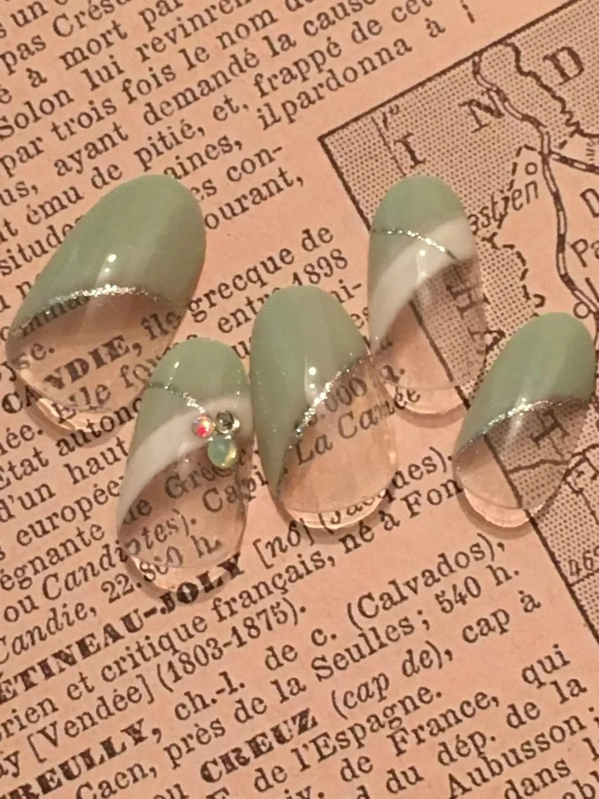 ネイル フレンチネイル 斜めフレンチ 古川 里美のネイルデザイン