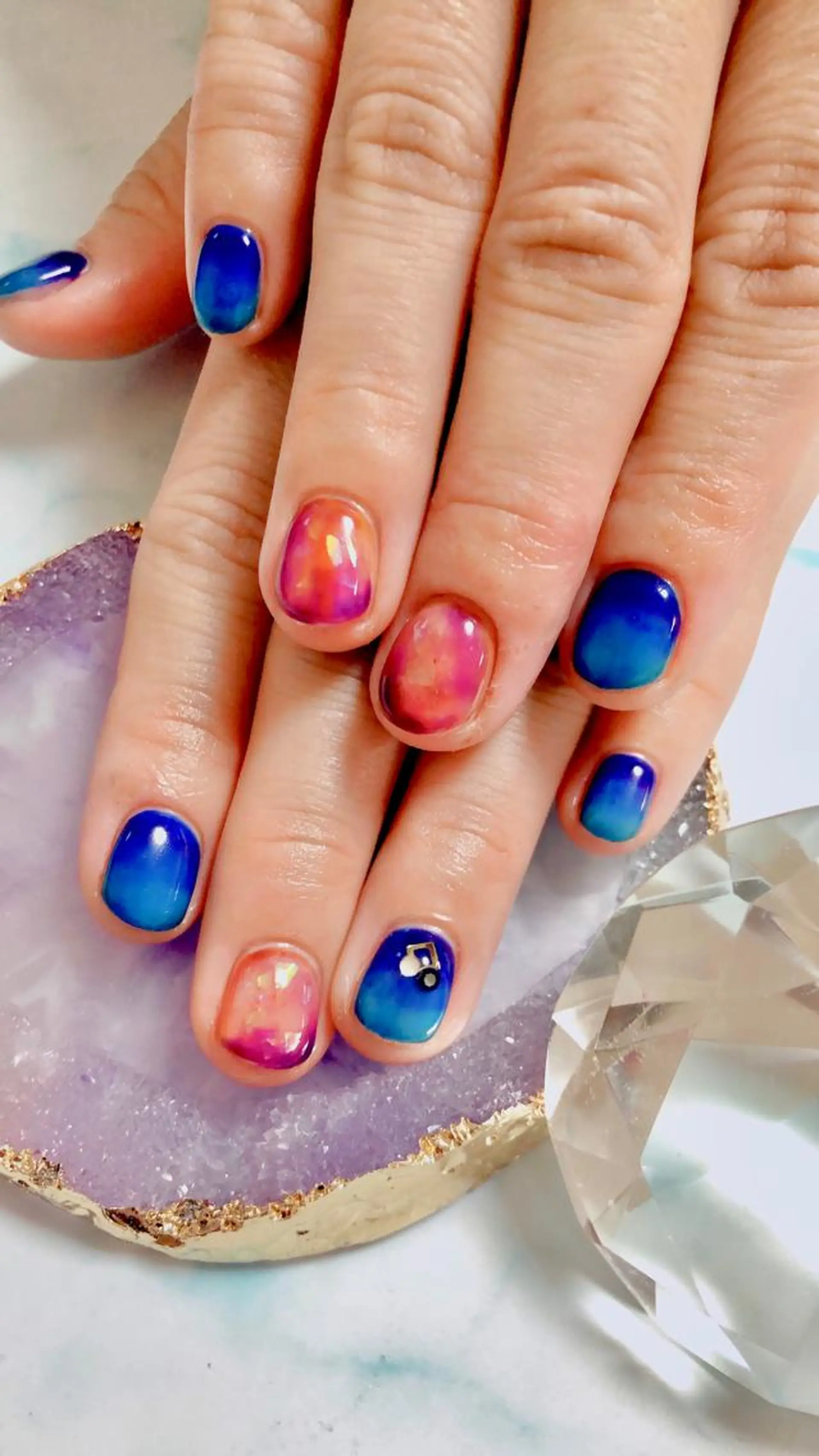 ミディアム カラー キッズ ネイル マツエク・マツパ ハンドネイル ハンドケア 💎ビューティサロン 湘南 RIRAN💎のネイルデザイン