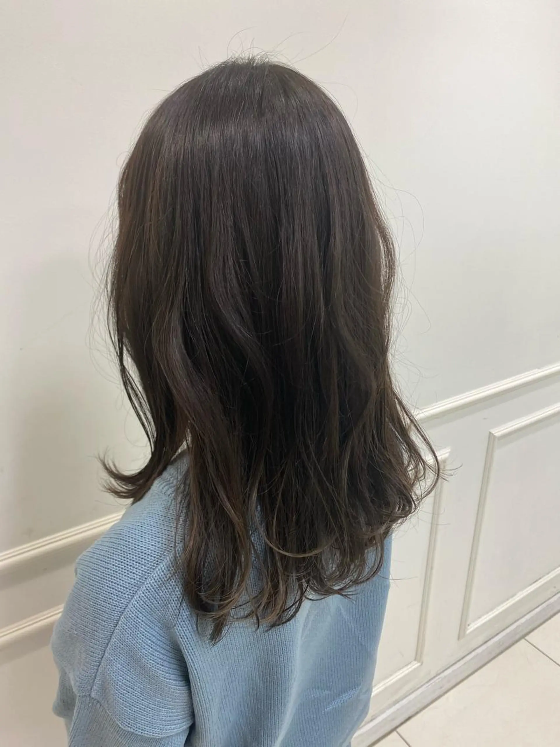 セミロング カラー 鈴木 明花のヘアスタイル