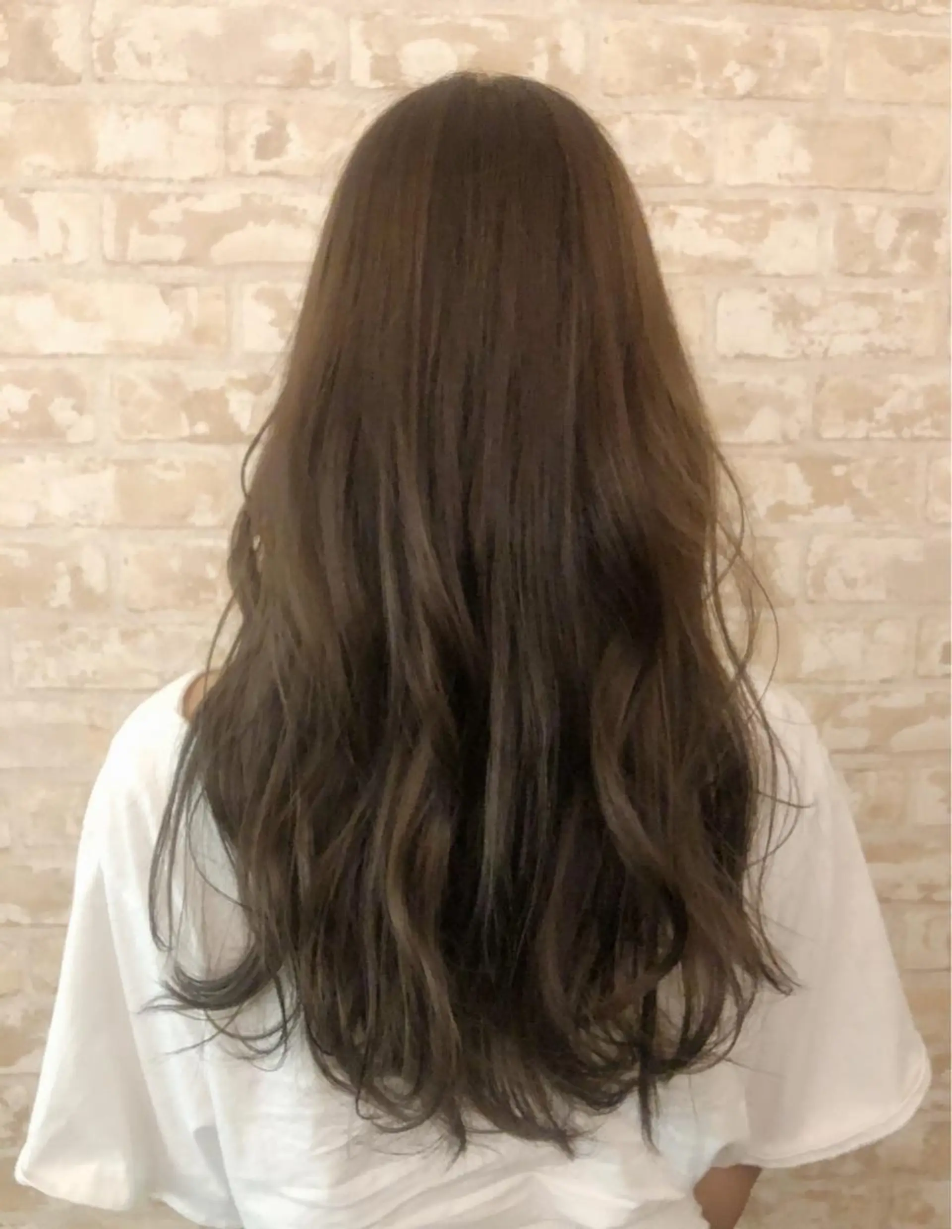 ロング カラー 岩渕 由里香のヘアスタイル