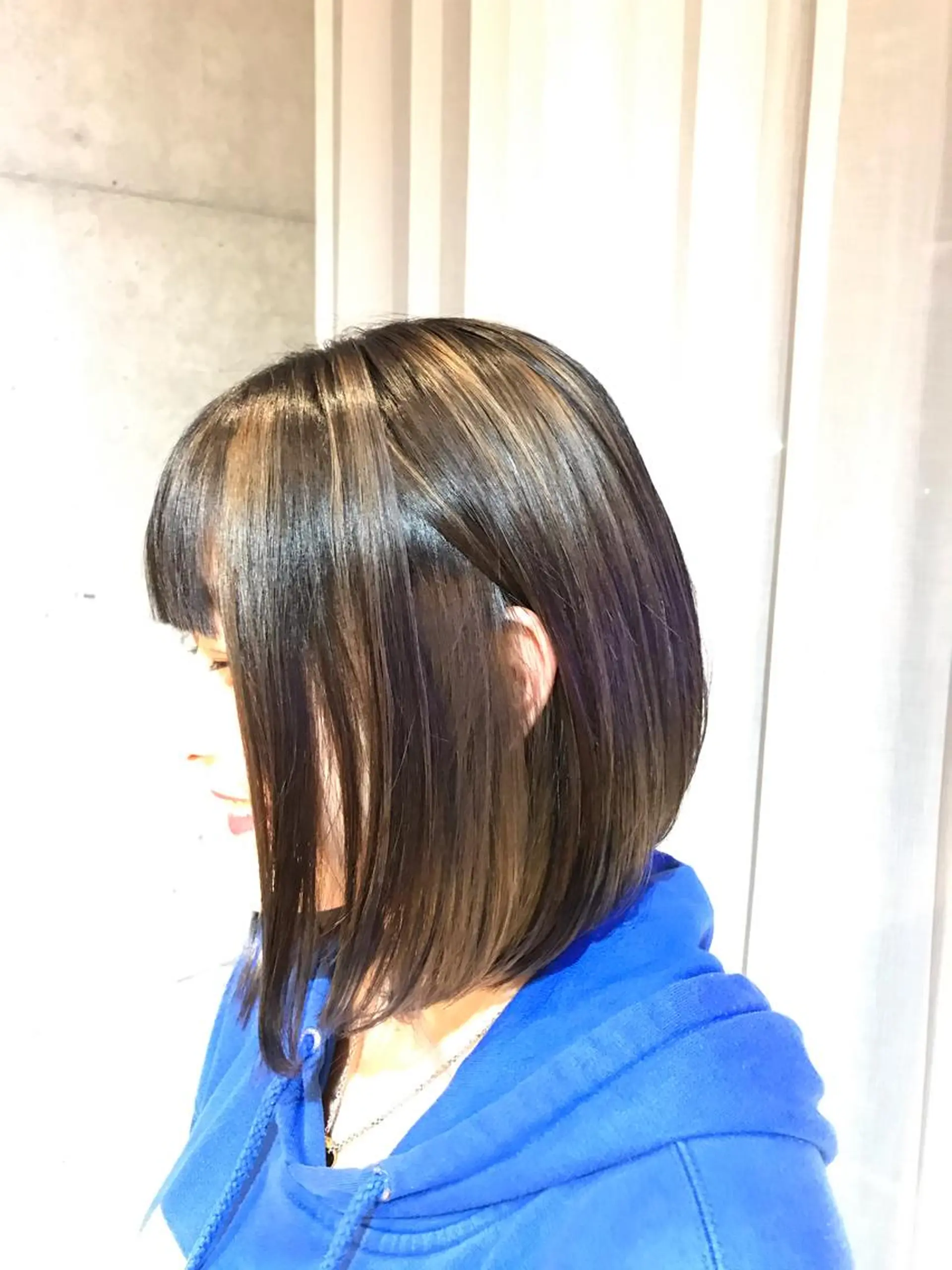 ミディアム カラー バレイヤージュ グレージュ レイヤーカット ヘアカラー トリートメント ヘアセット アドミラルYoshi oのヘアスタイル