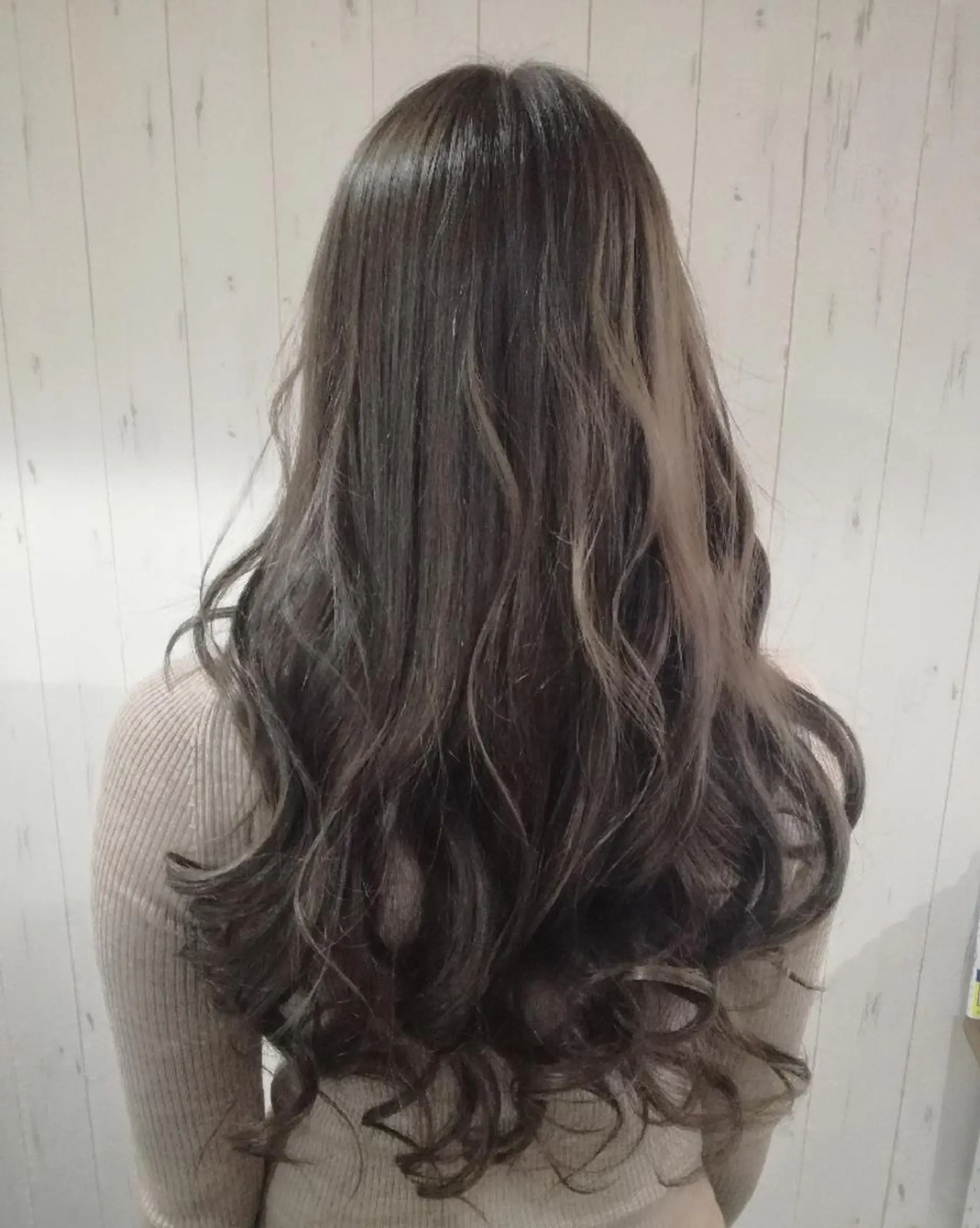 ロング カラー アッシュ ベージュカラー 西川 敏夫のヘアスタイル