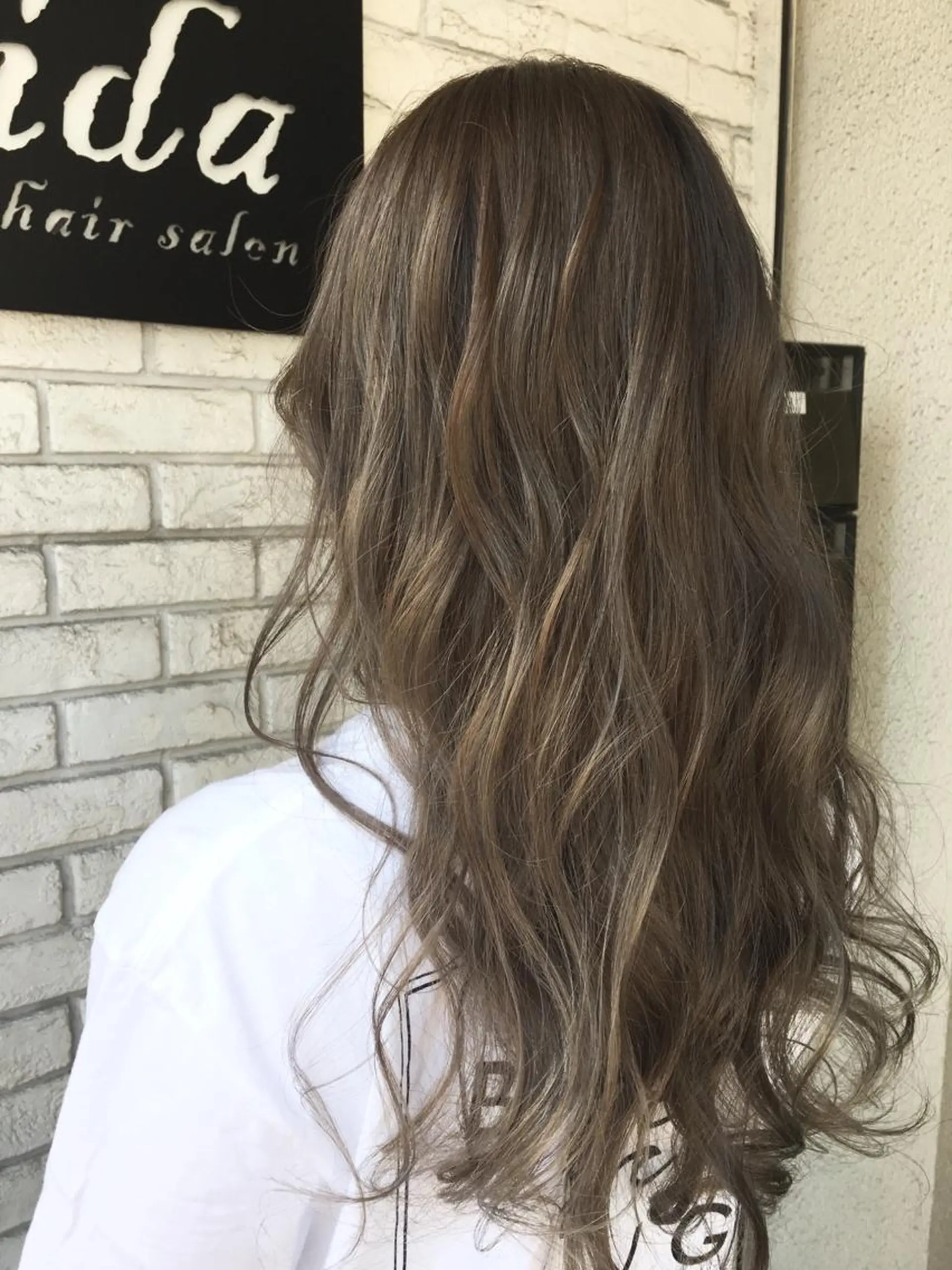 ロング カラー 工藤 綾華のヘアスタイル