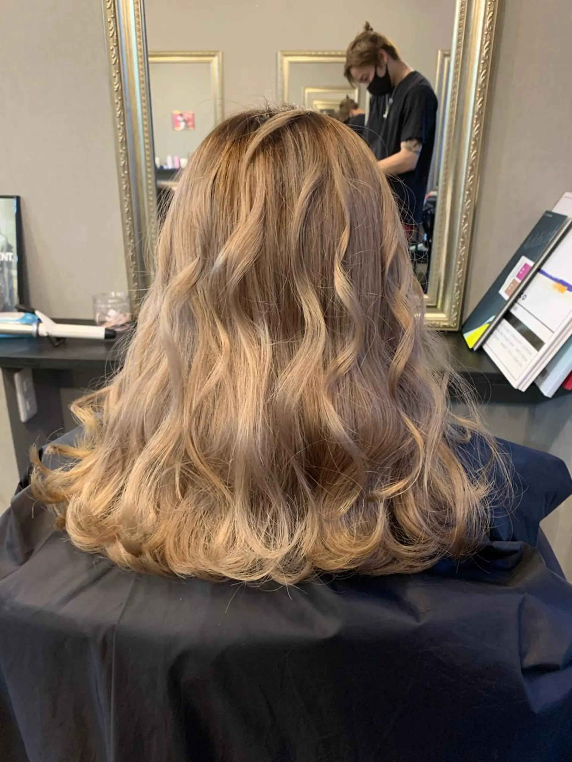 セミロング アッシュ ハイライト カット ヘアカラー トリートメント Selene hair OSAKAのヘアスタイル