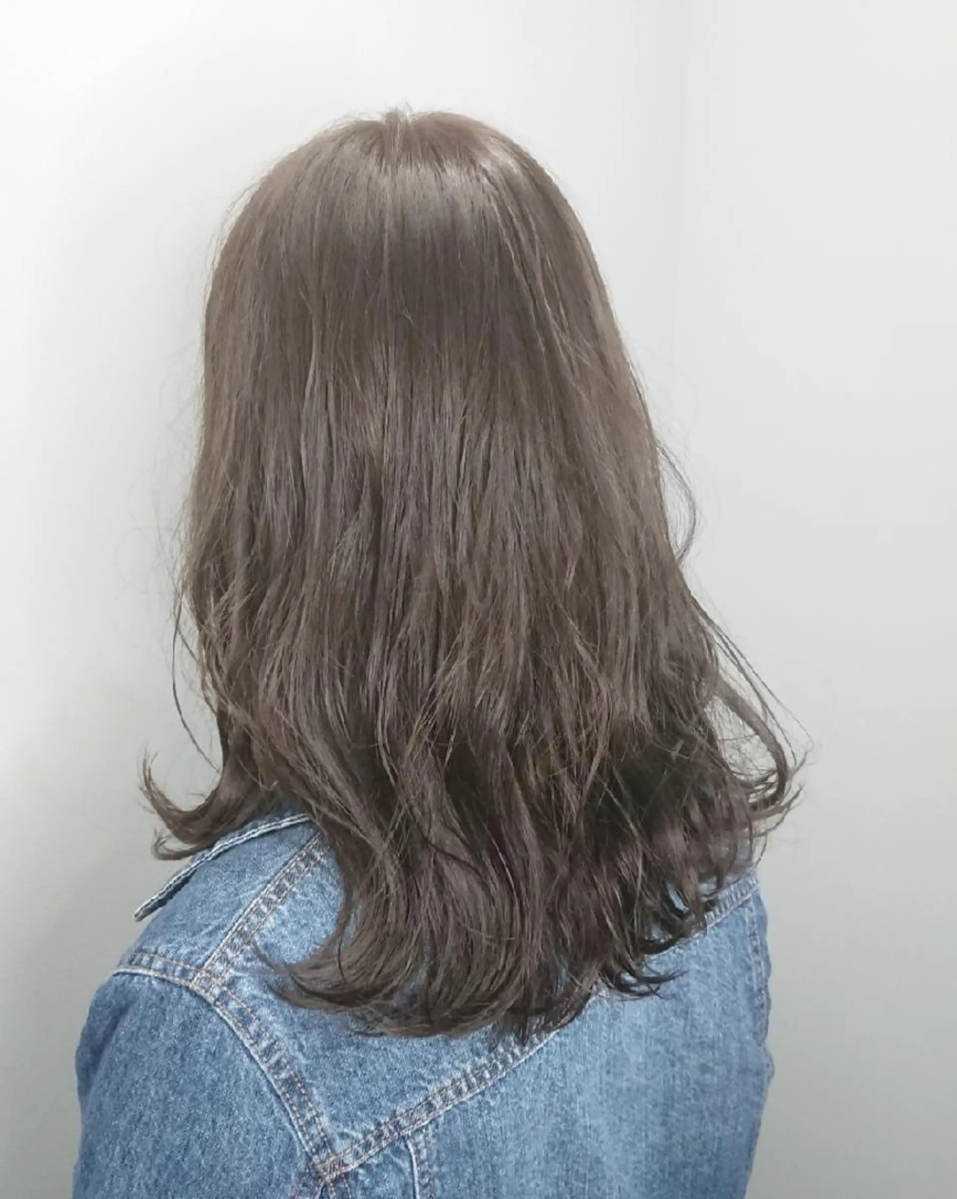 ミディアム カラー アッシュ アッシュグレー アッシュグレージュ グレージュ 透明感ハイトーン☆ 今津 佑太のヘアスタイル