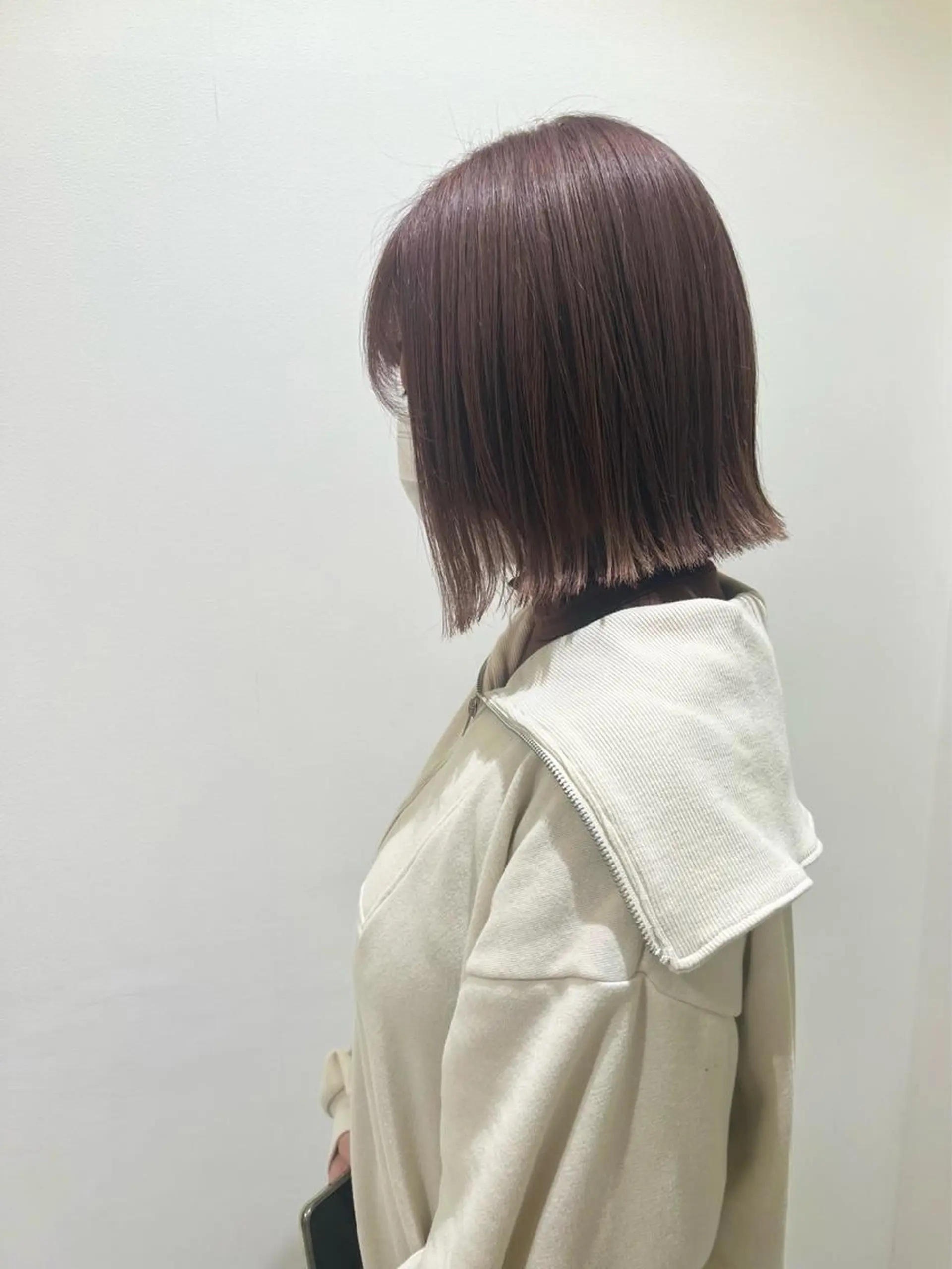 ショート カラー ブリーチ グレージュ ハイトーンカラー ラベンダーカラー ラベンダーグレージュ ヘアカラー トリートメント cher. 新井瑞希のヘアスタイル