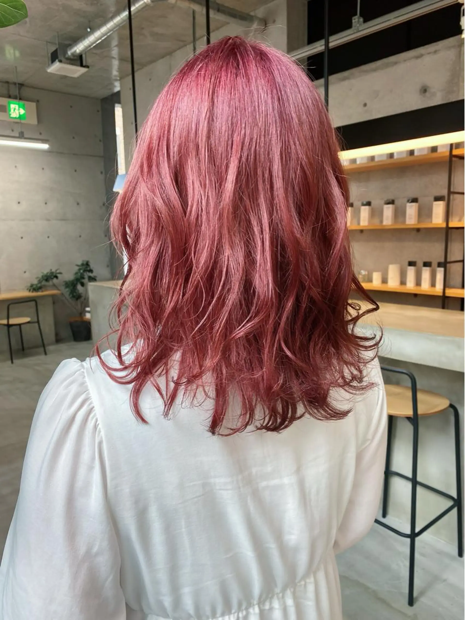 ミディアム カラー ヘアアレンジ ブリーチ ピンクカラー son hair HIROEのヘアスタイル