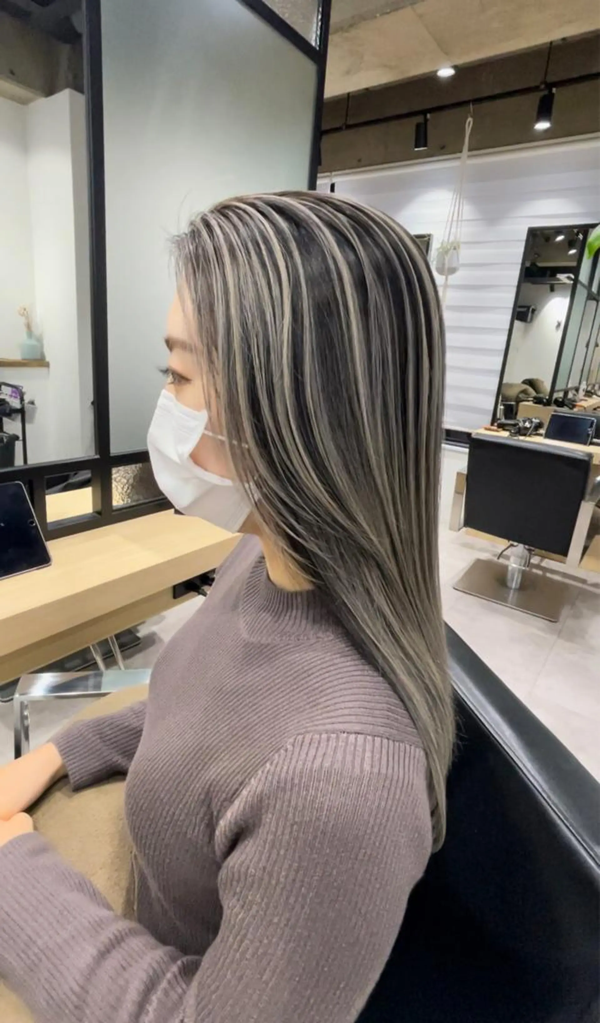 セミロング カラー ブリーチ ケアブリーチ ヘアカラー トリートメント FOLK所属・白髪ぼかしハイライト バレイヤージュヤマトのヘアスタイル