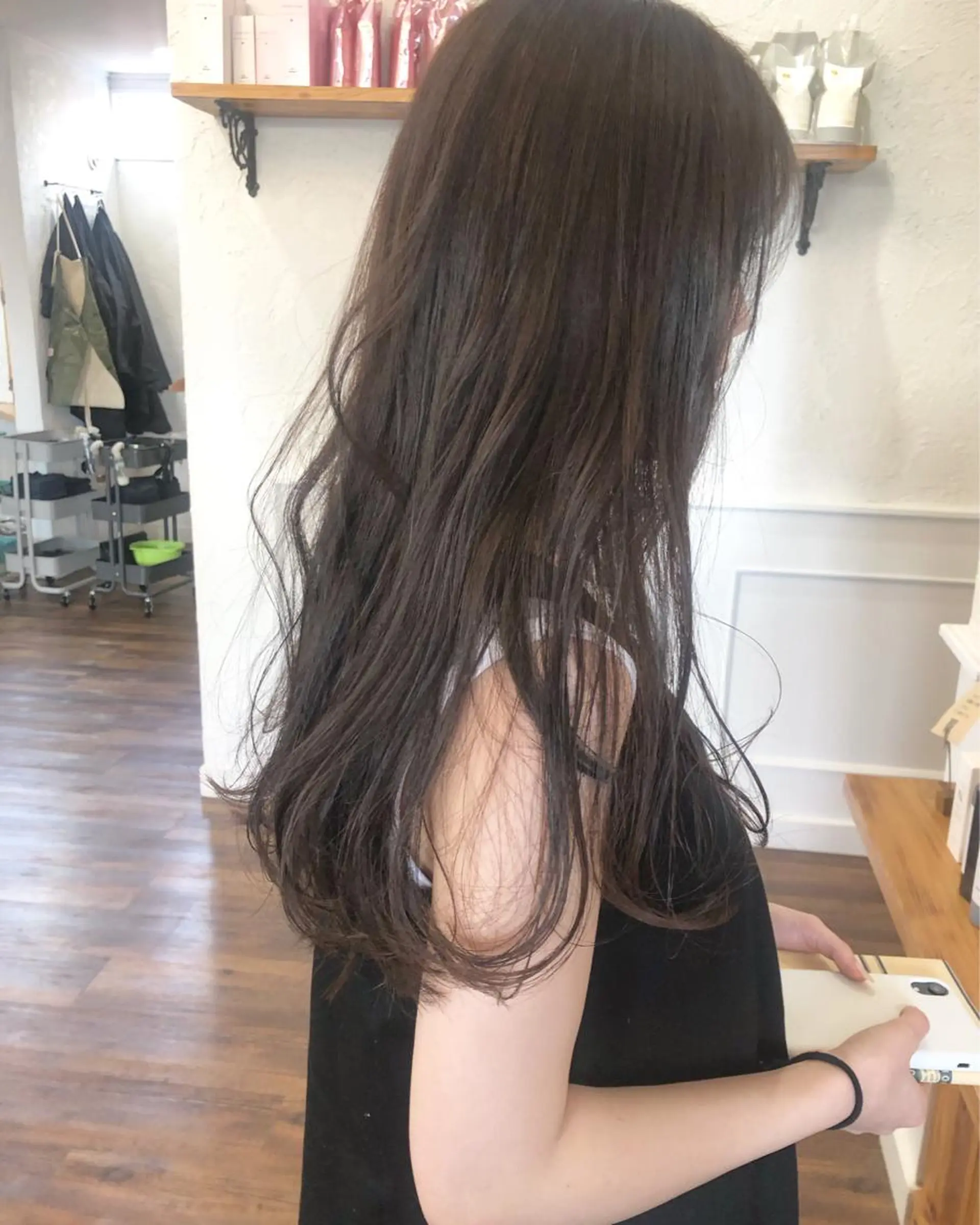 ロング カラー アッシュ ベージュカラー ヘアカラー トリートメント 江原 彩華のヘアスタイル