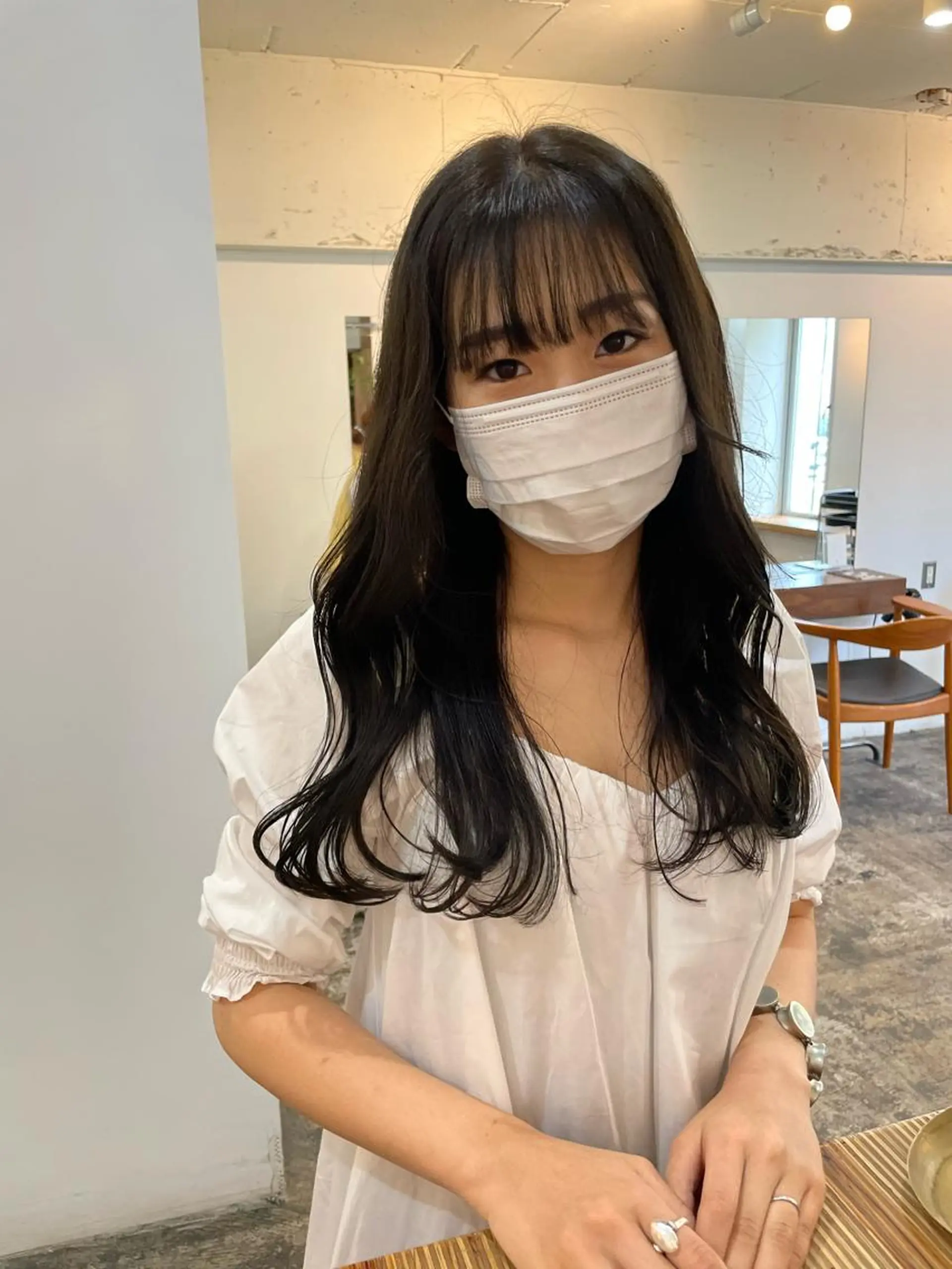 ロング カラー グレージュ オリーブグレージュ オリーブグレー カット ヘアカラー トリートメント 【arc】Ruri コテ巻き風パーマのヘアスタイル