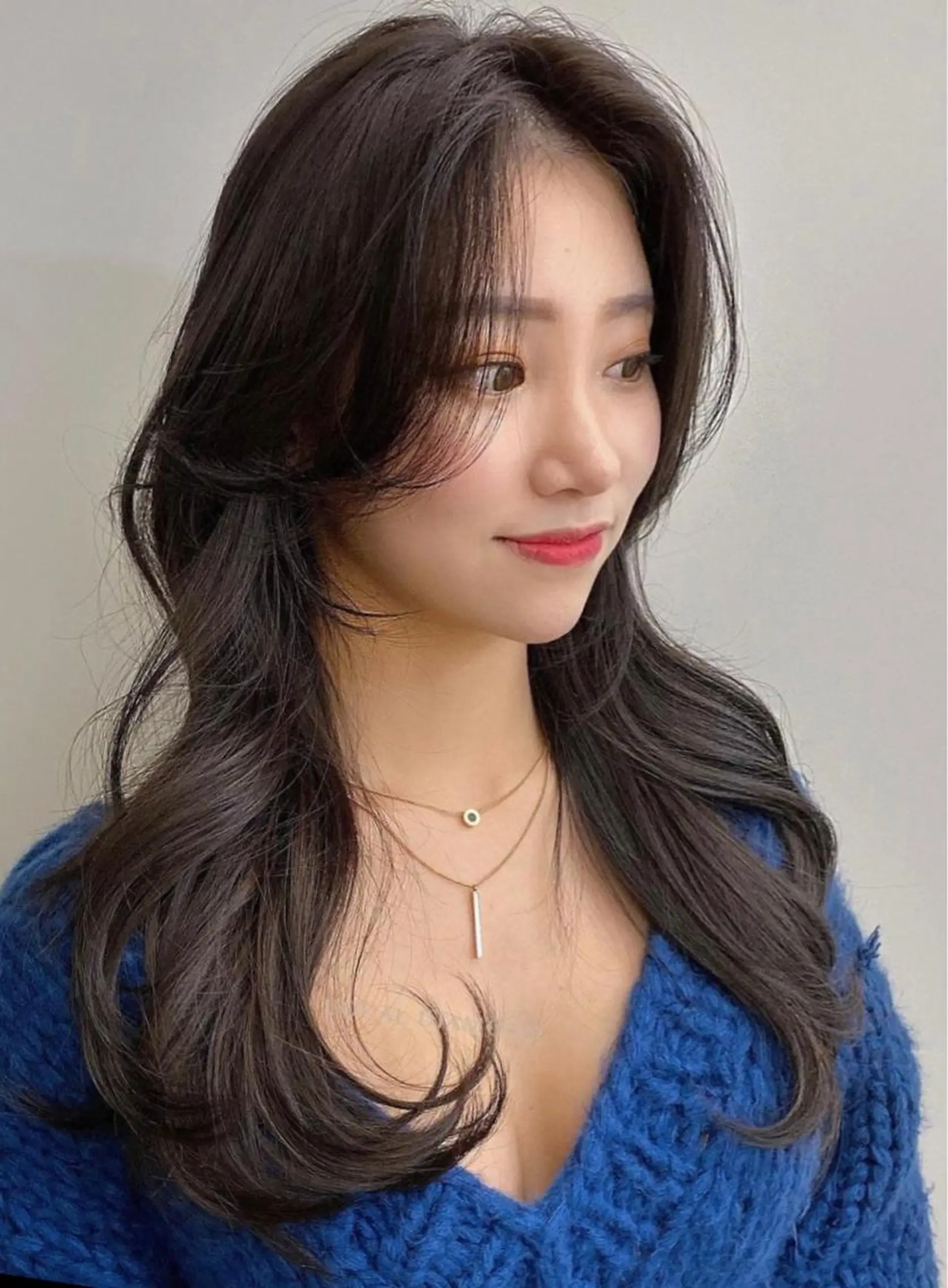 セミロング カラー ベージュカラー ブリーチ イヤリングカラー 韓国風カラー ブリーチなしカラー カット トリートメント ヘッドスパ 鈴木 一貴のヘアスタイル