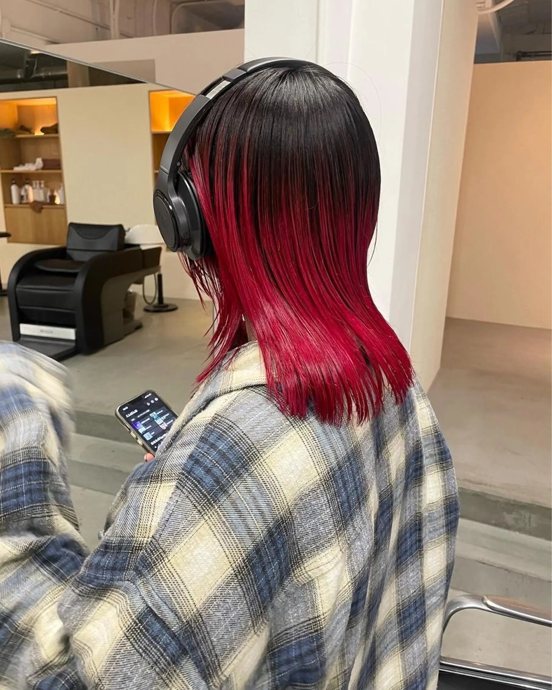 ロング カラー IRO所属・岡田 祐樹のヘアスタイル