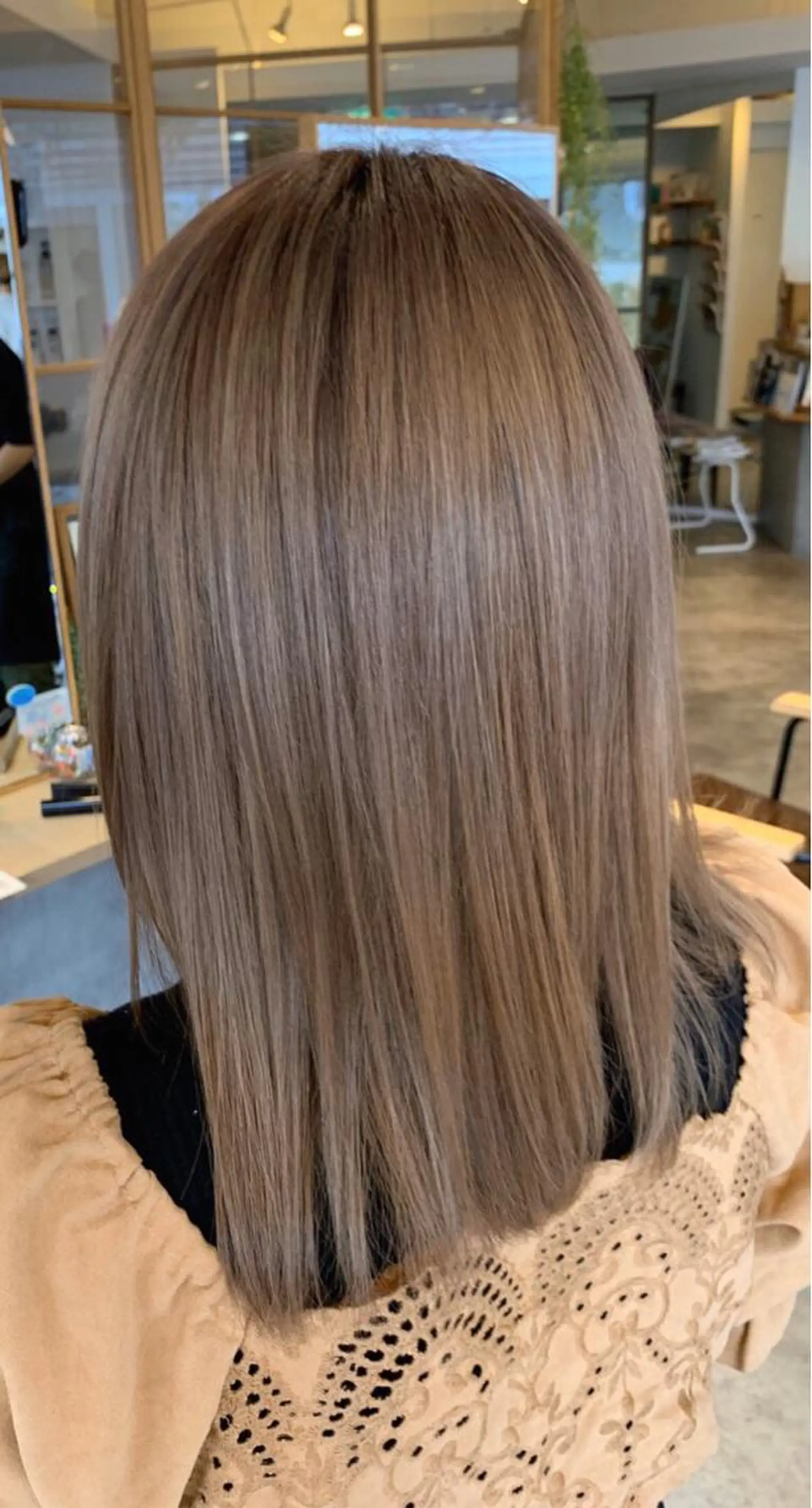 ミディアム 唐澤 千尋のヘアスタイル