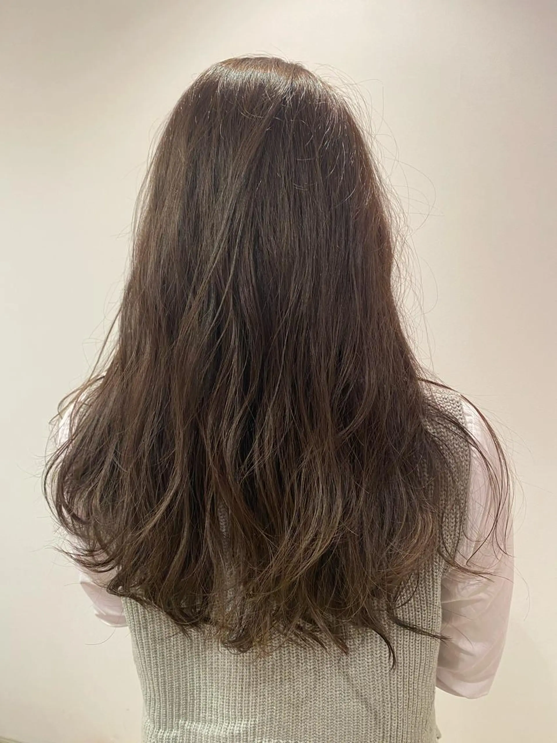 ロング カラー アッシュ ベージュカラー グレージュ ピンクカラー カット ヘアカラー トリートメント 美髪・髪質改善 有田怜平のヘアスタイル