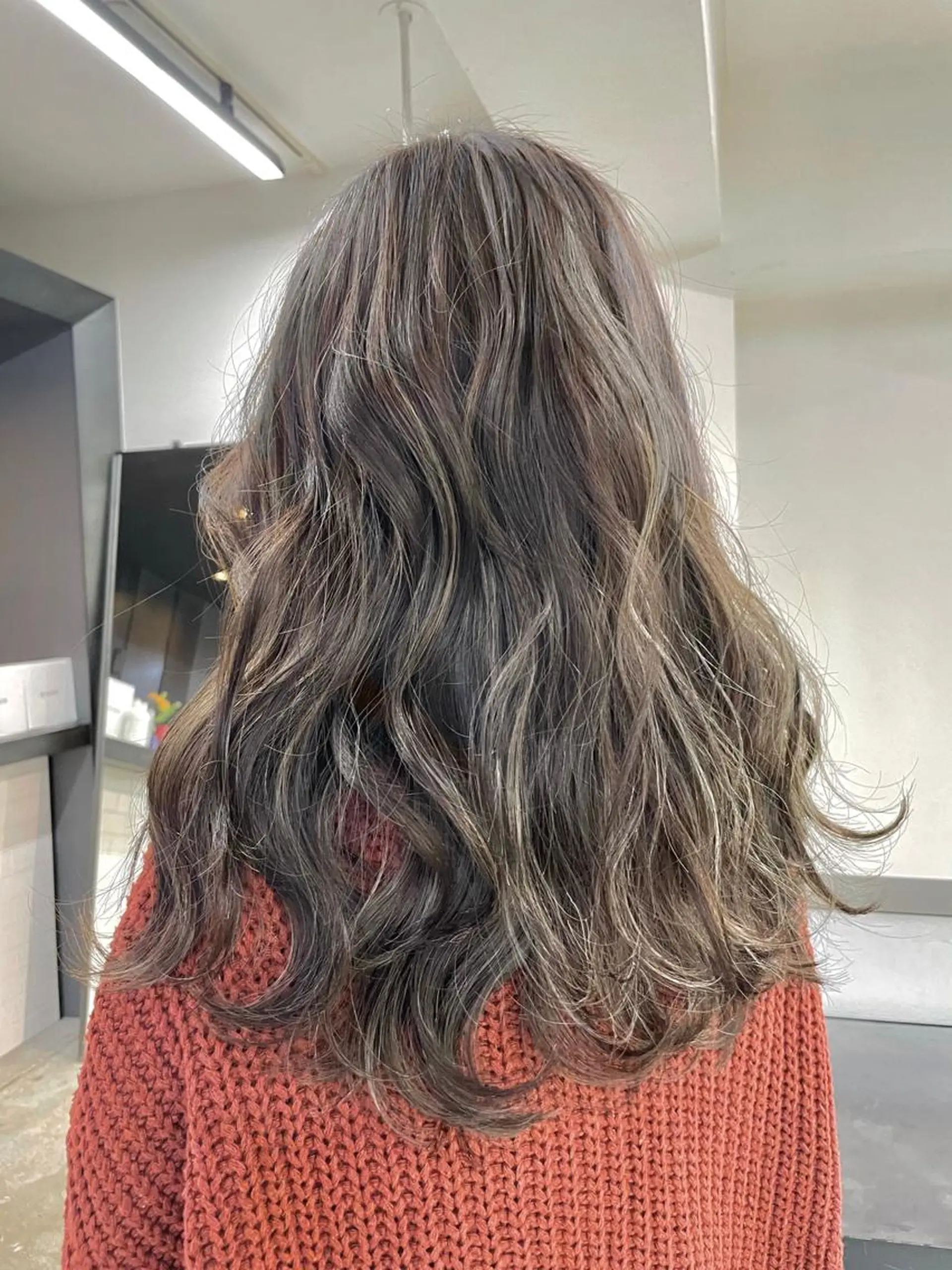 ロング カラー ブリーチ ケアブリーチ ハイライトカラー ハイライト トリートメント レイヤーカット💖 Kaedeのヘアスタイル