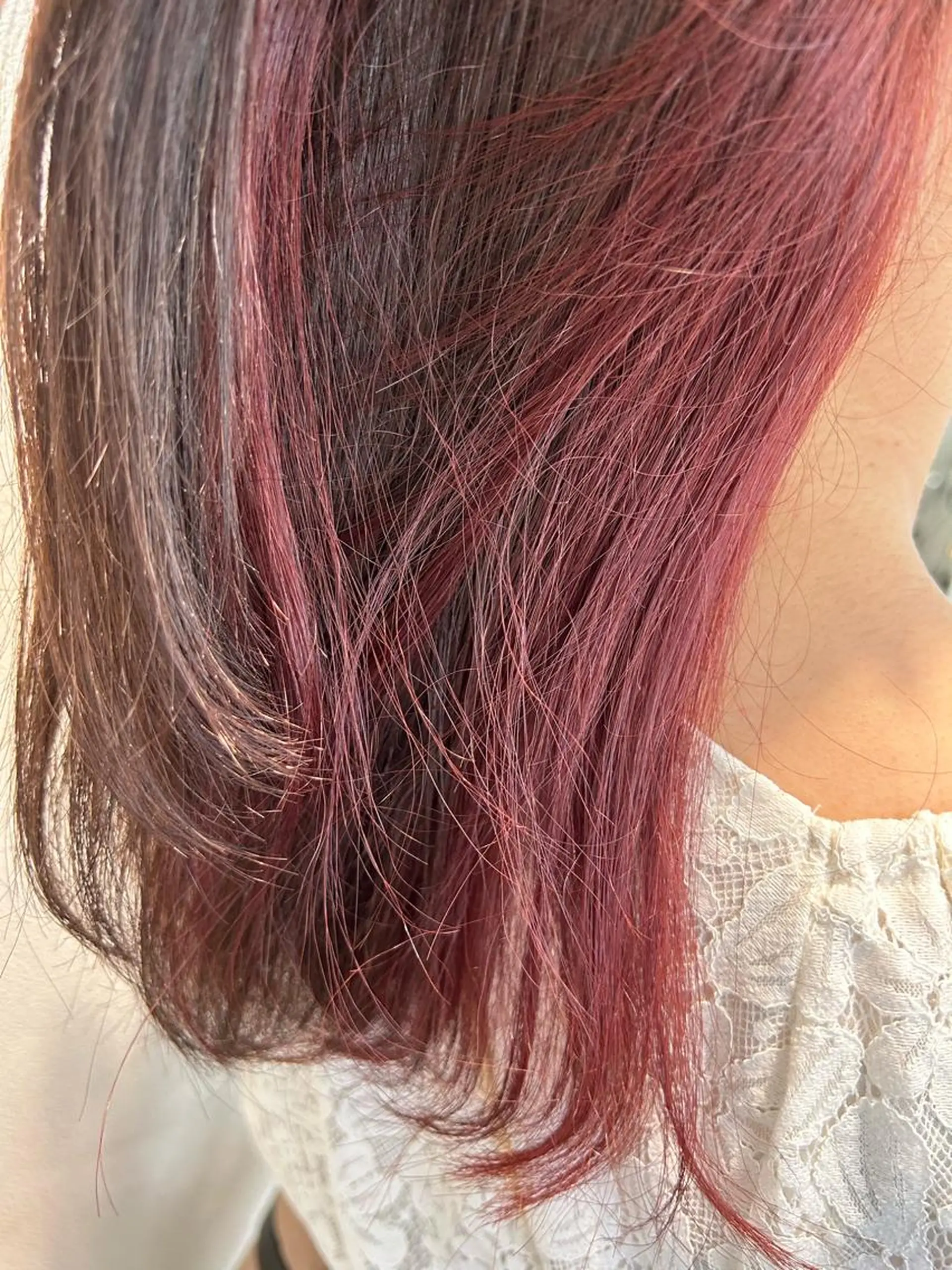 ミディアム カラー インナーカラー レッドカラー 🍀富久 永梨🧸のヘアスタイル