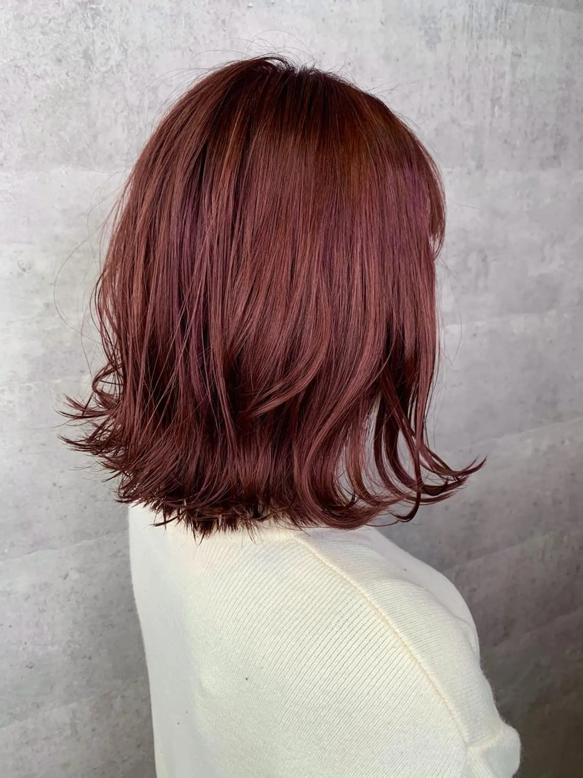 ミディアム ボブ 外ハネヘア mimiiy梅田 中崎町ハイトーンのヘアスタイル