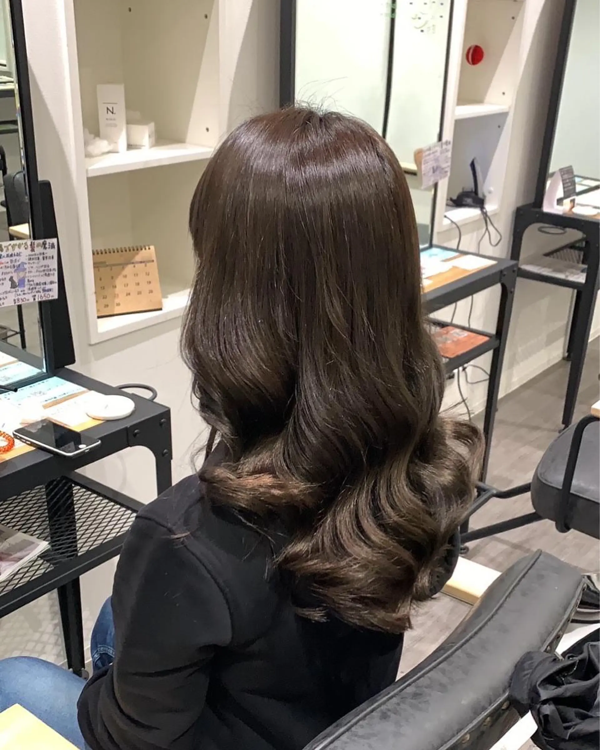 カラー KOKORO 中村 朱里のヘアスタイル