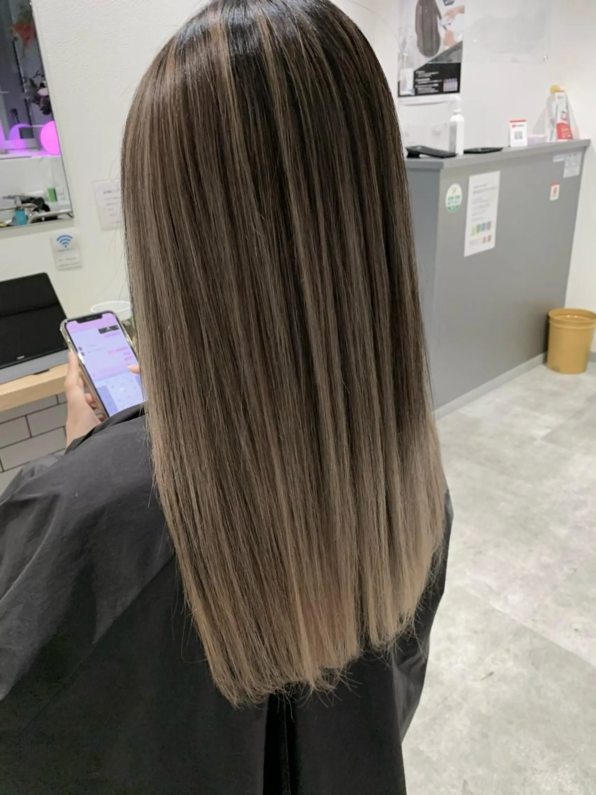 ロング ヨシミ カズヤのヘアスタイル