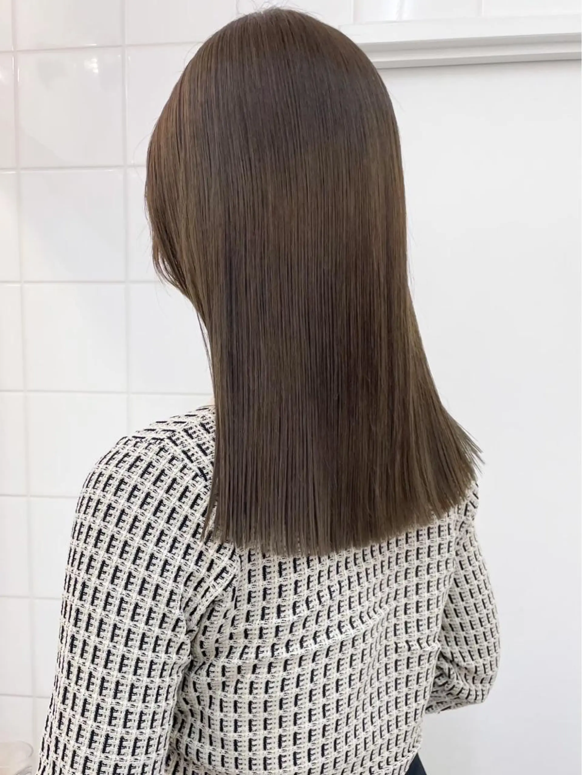 ミディアム カラー ヘアカラー トリートメント 艶髪ハイトーン× ボブ🥣アイネのヘアスタイル