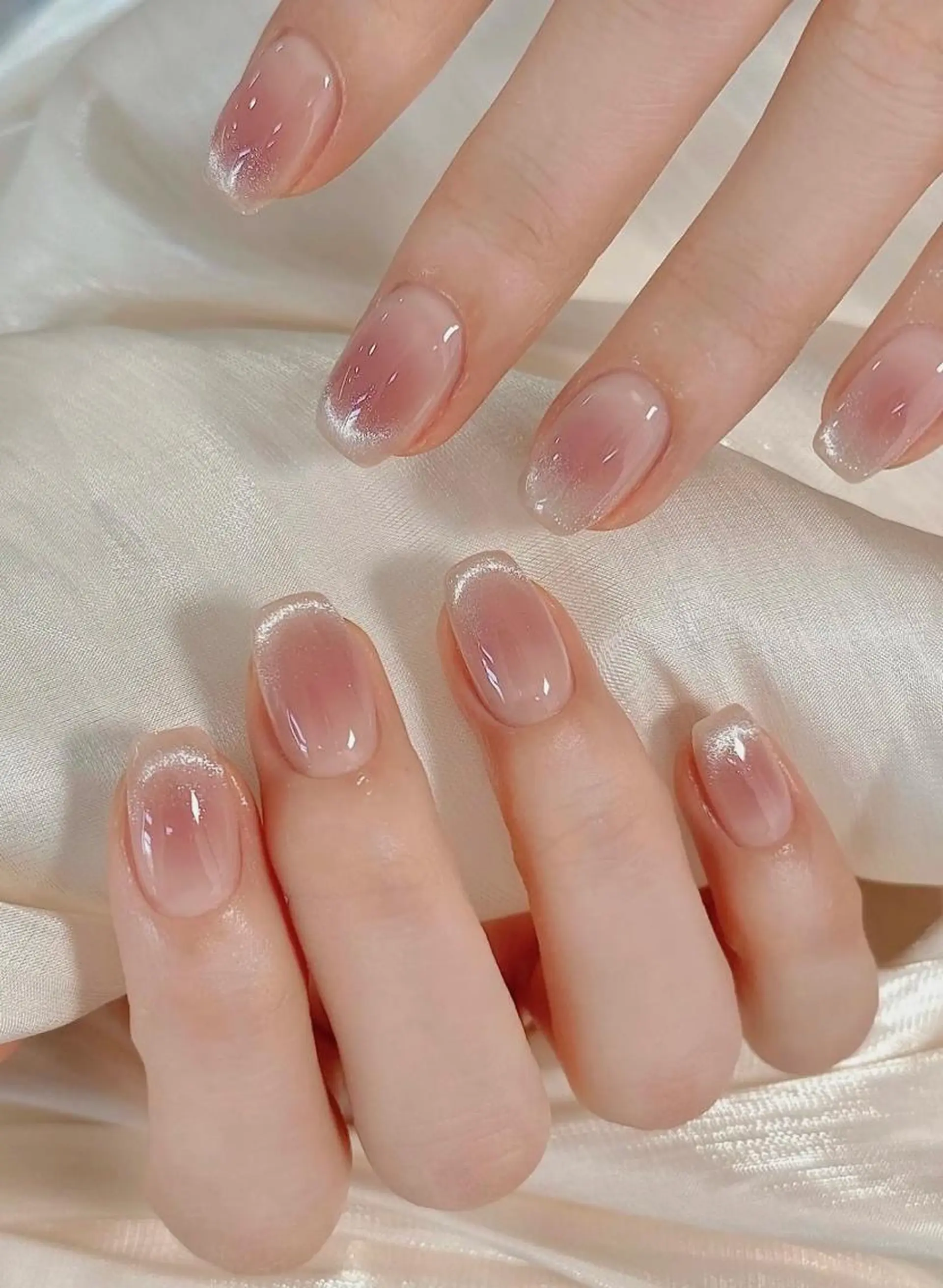 ネイル ハンドネイル RAFFINE 月🦋🩵のネイルデザイン