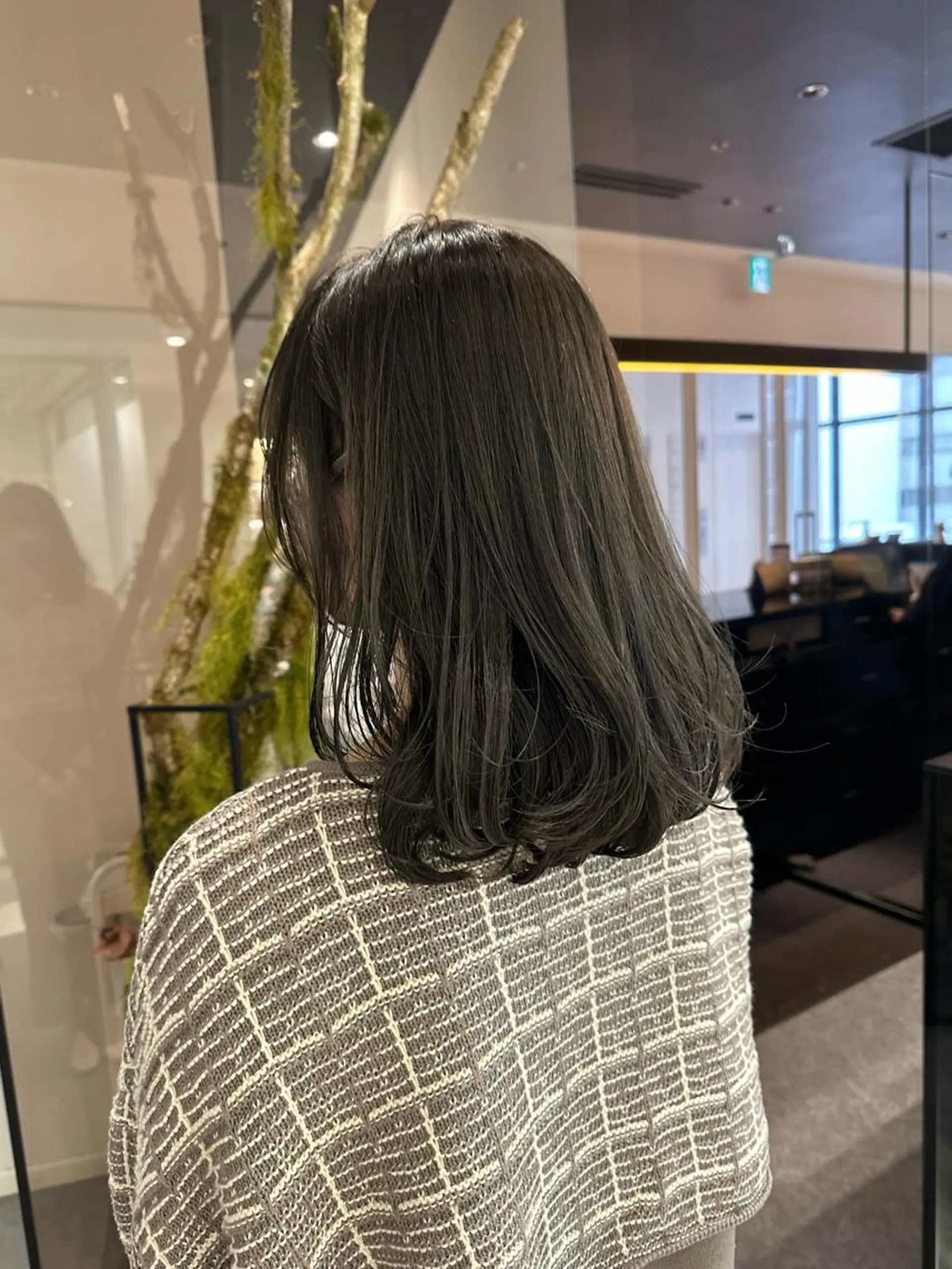 セミロング カラー セミロングパーマ ブリーチ イヤリングカラー ハイライトカラー インナーカラー 巻ける縮毛矯正/艶 カラーchika🩵のヘアスタイル