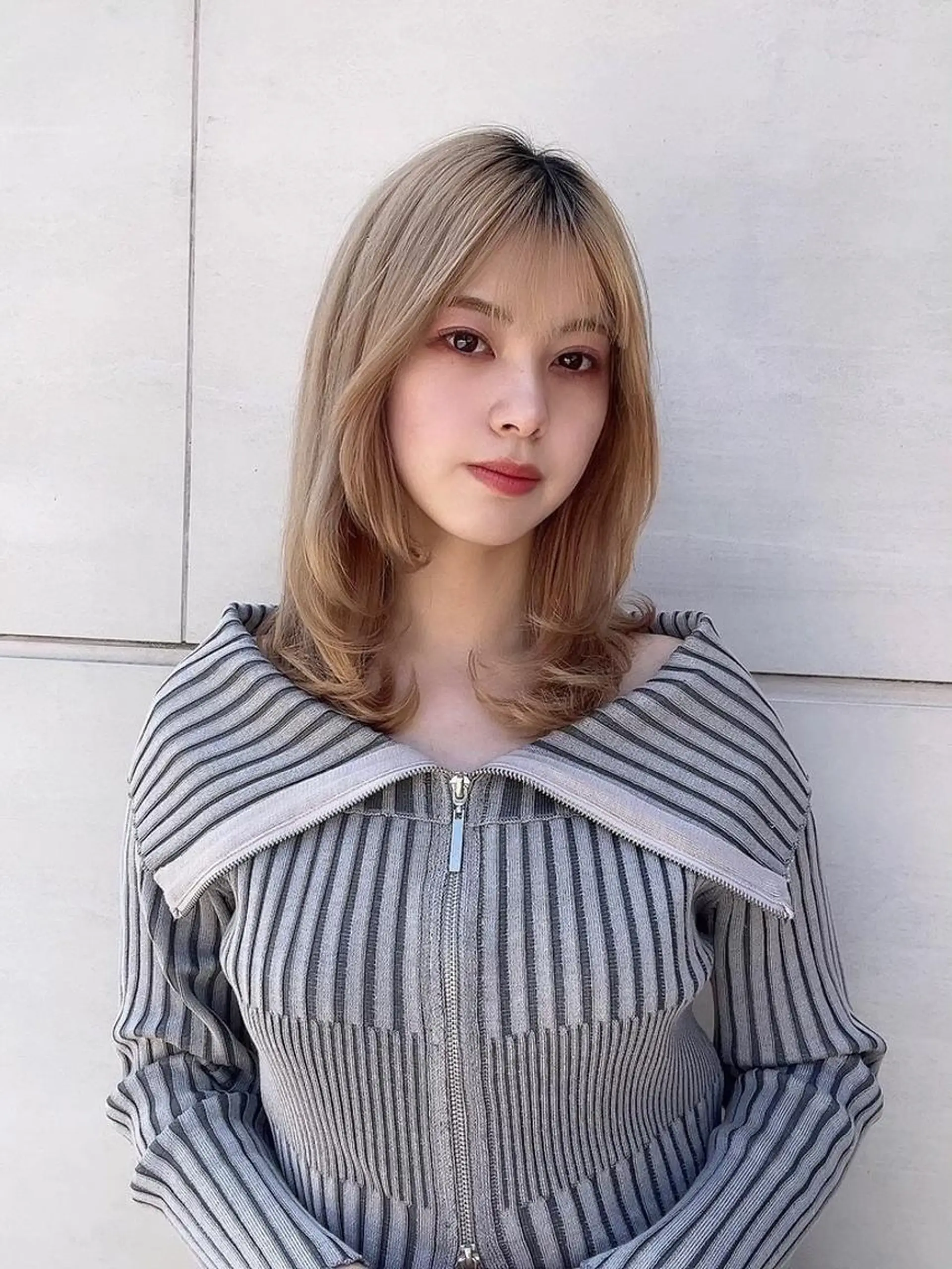 カラー 韓国🇰🇷トレンド レイヤーカット🩶のヘアスタイル