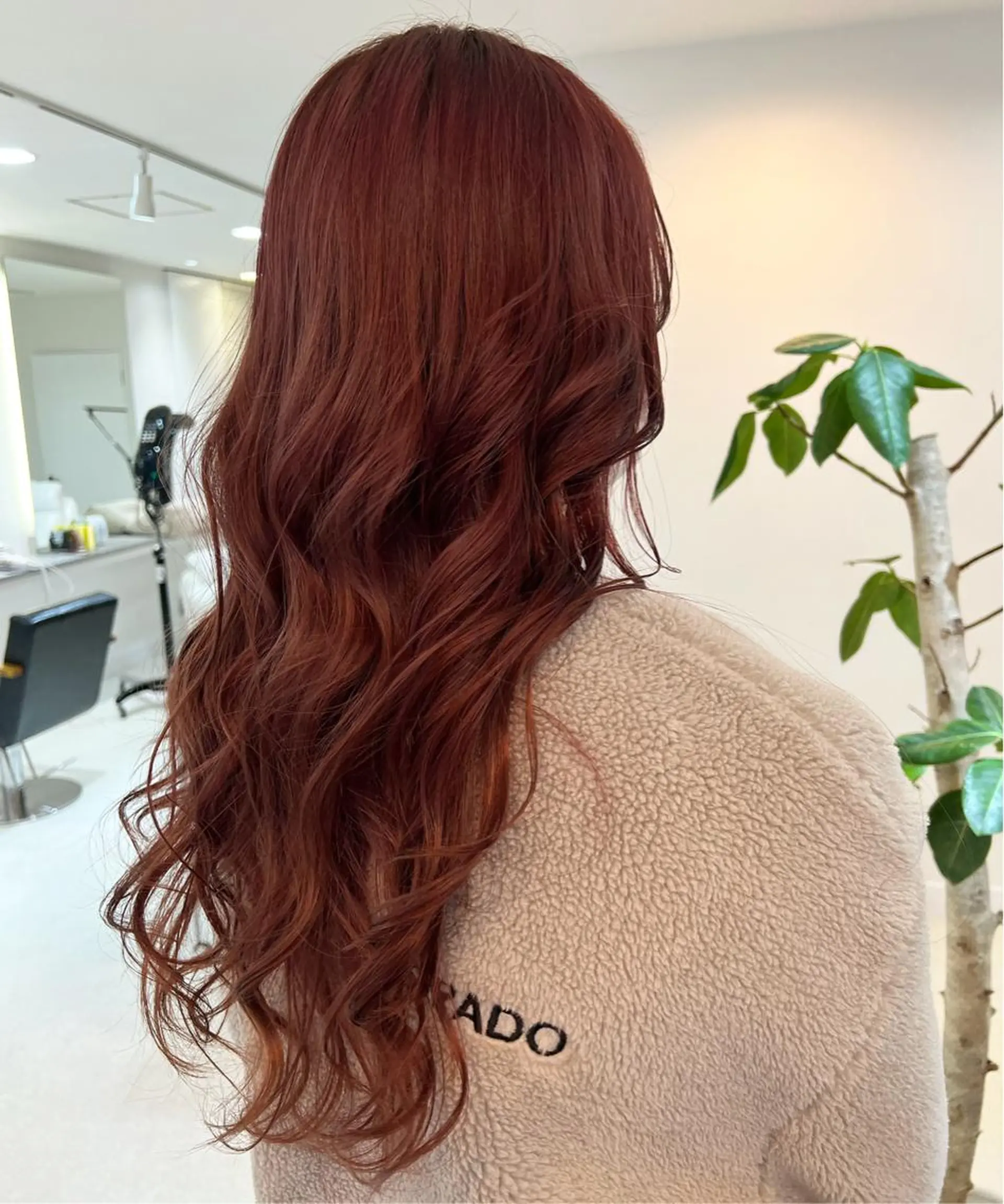 ロング カドムラ モエのヘアスタイル