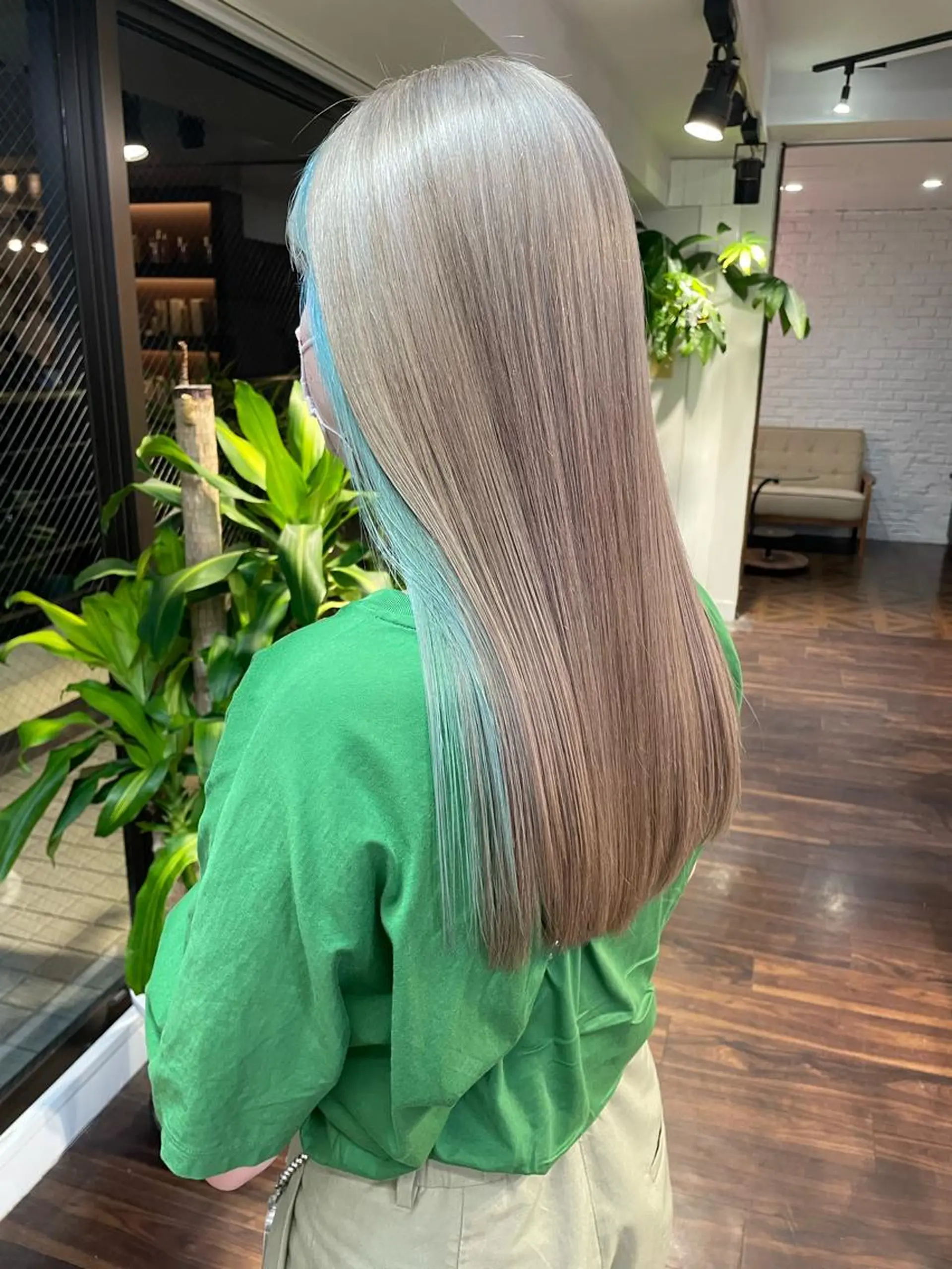 ロング カラー オカモト ミユウのヘアスタイル