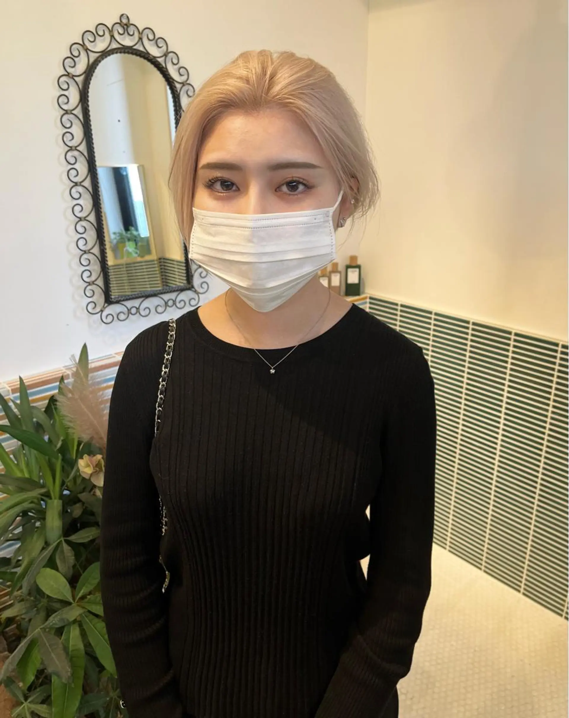 ショート カラー ブリーチ カット ヘアカラー トリートメント 🩷ハイトーン透明感 レイヤー🩷ユリカのヘアスタイル