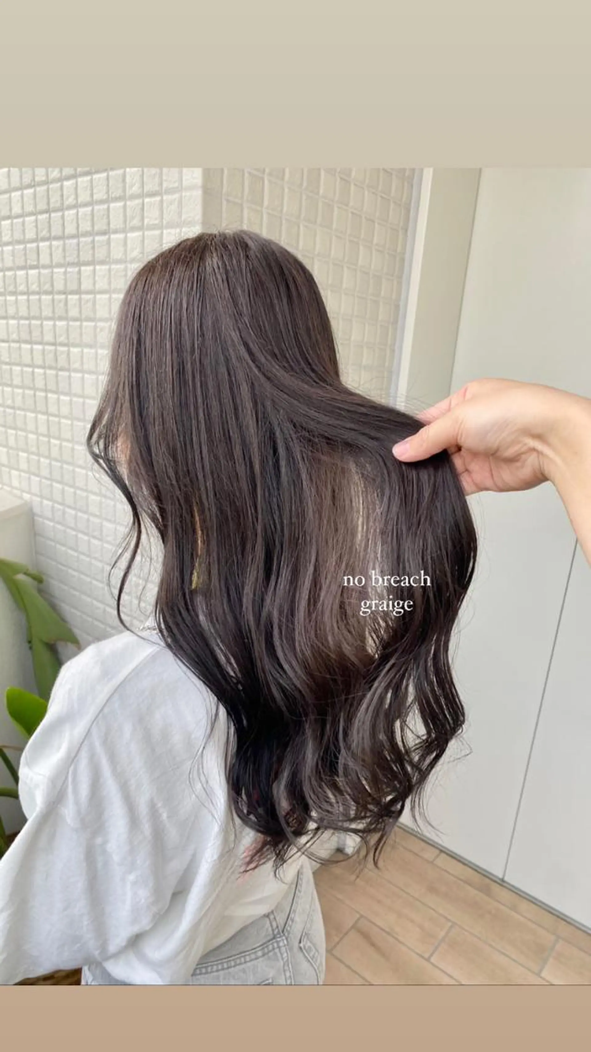 ロング カラー 透けるベージュ/ 艶カラー♡のヘアスタイル