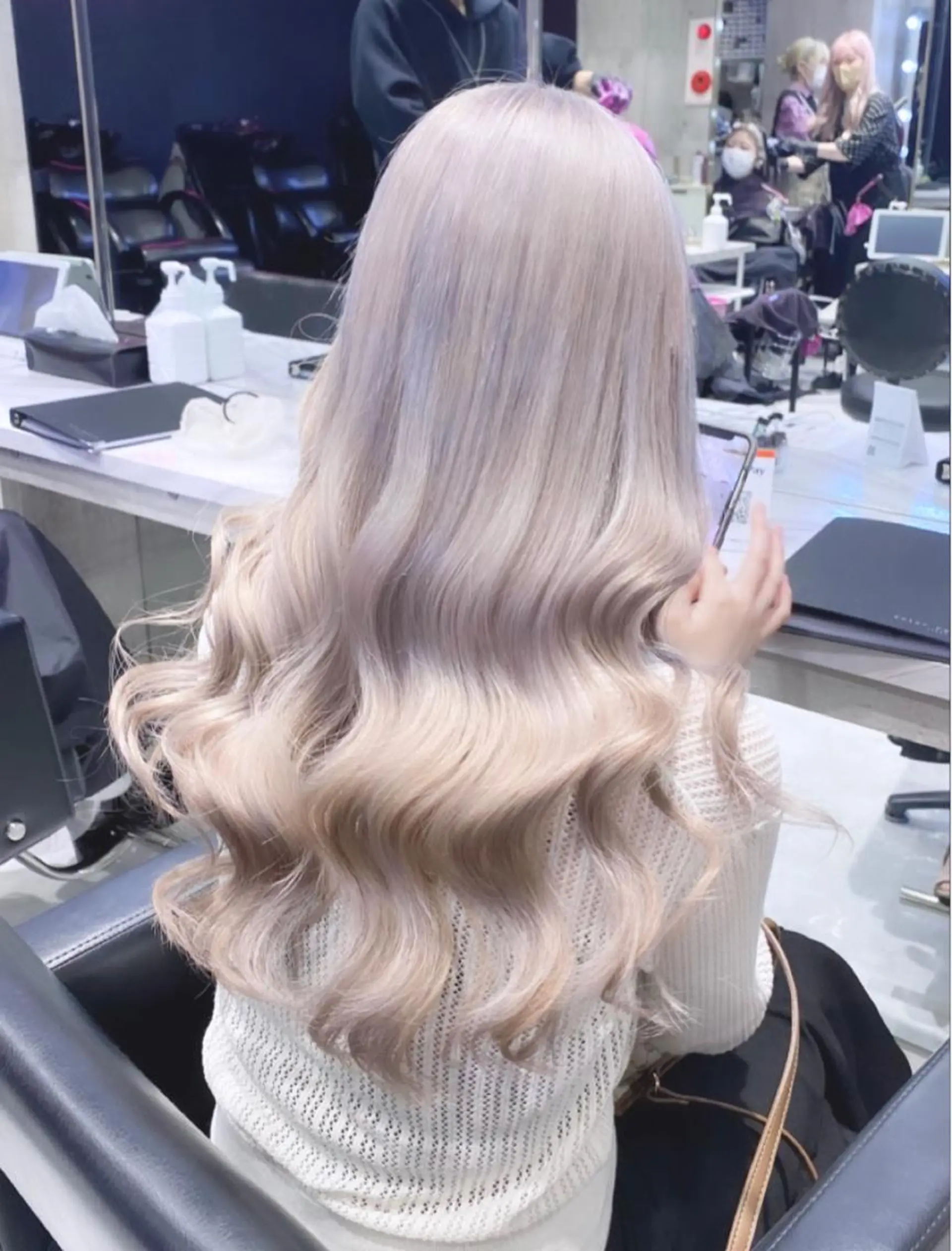 ロング カラー パーマ ヘアアレンジ メンズ キッズ ネイル マツエク・マツパ アイブロウ ベージュカラー ミルクティーベージュ ホワイトミルクティーベージュ ホワイト ハイトーンNo.1 👩🏼NaGiSaのヘアスタイル