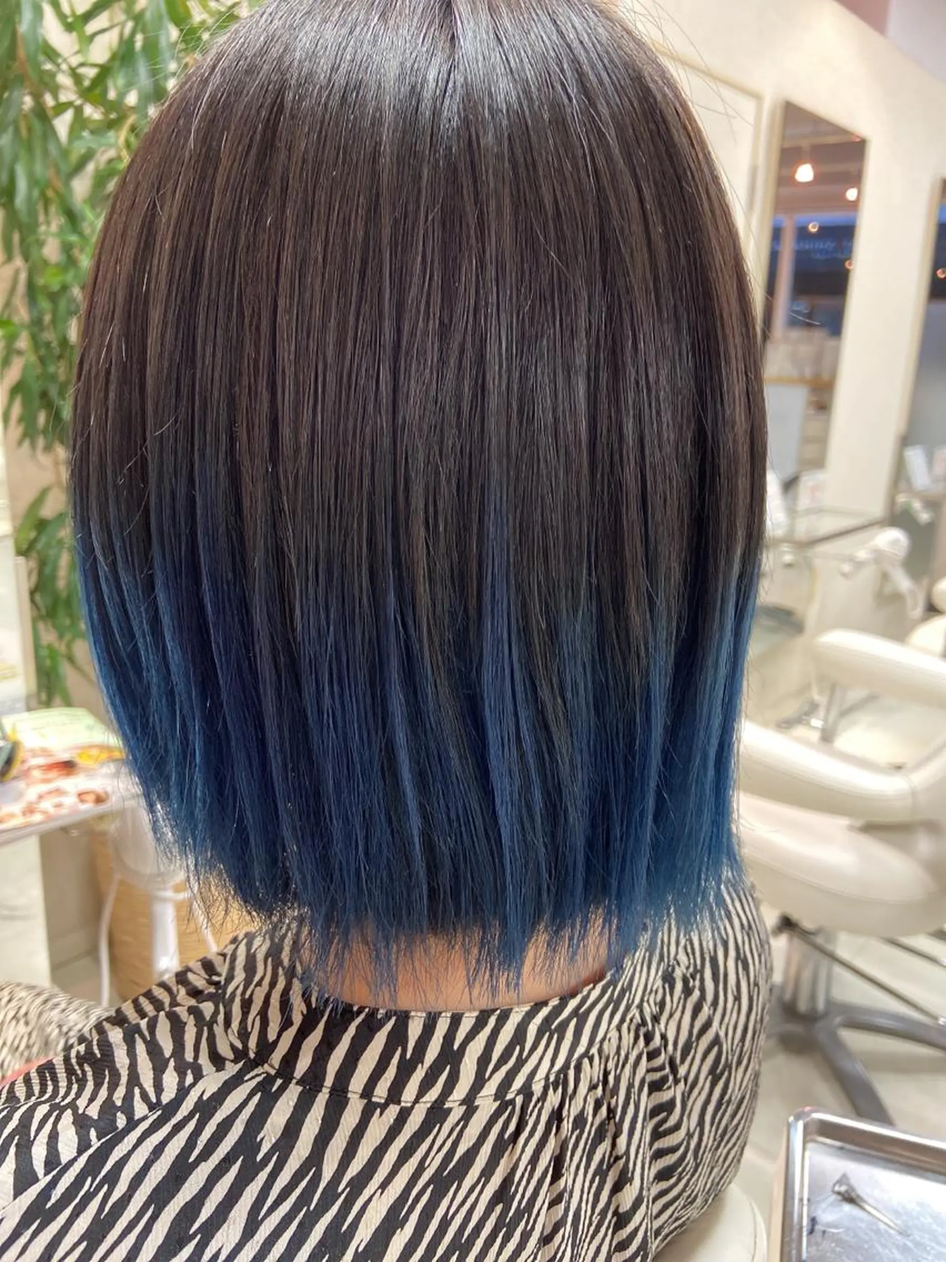 ショート カラー 切りっぱなしボブ ブリーチ ブルーカラー ボブ ヘアカラー トリートメント 菊地 美憂のヘアスタイル