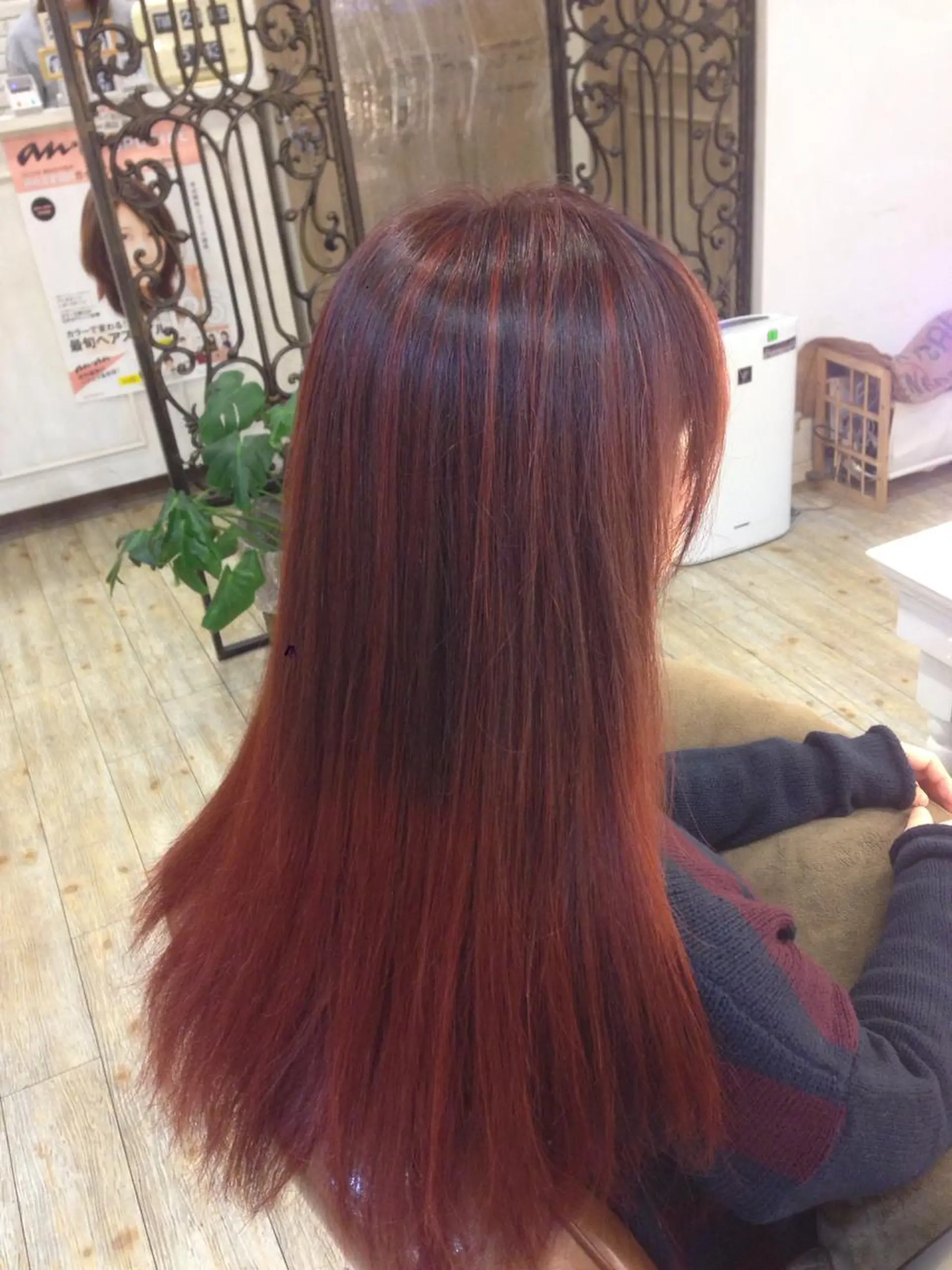 ロング カラー グラデーションカラー ハイライトカラー レッドカラー ハイライト 小倉 聖也のヘアスタイル