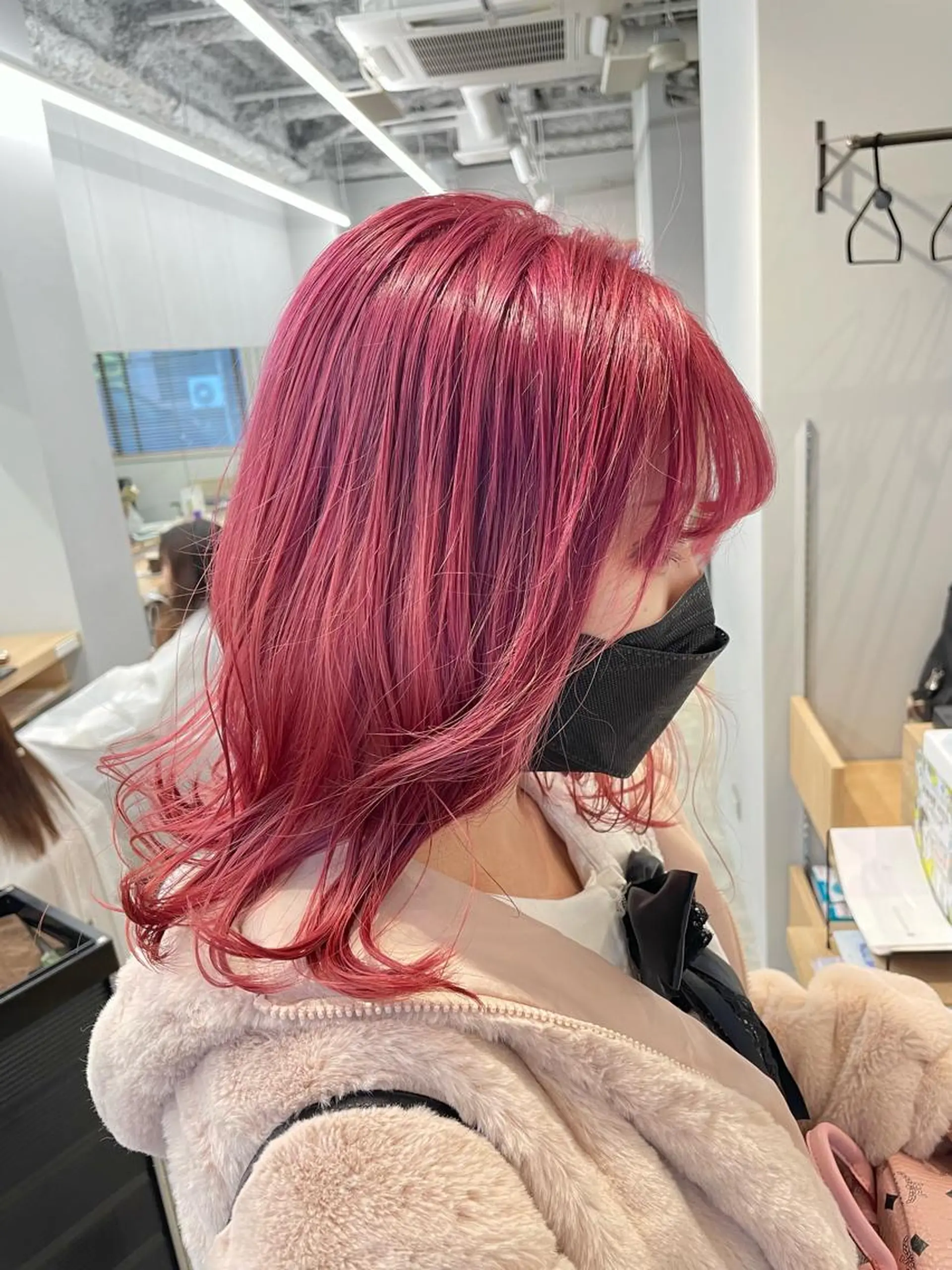 ミディアム SAEKI【ior 】北千住店ブリーチのヘアスタイル