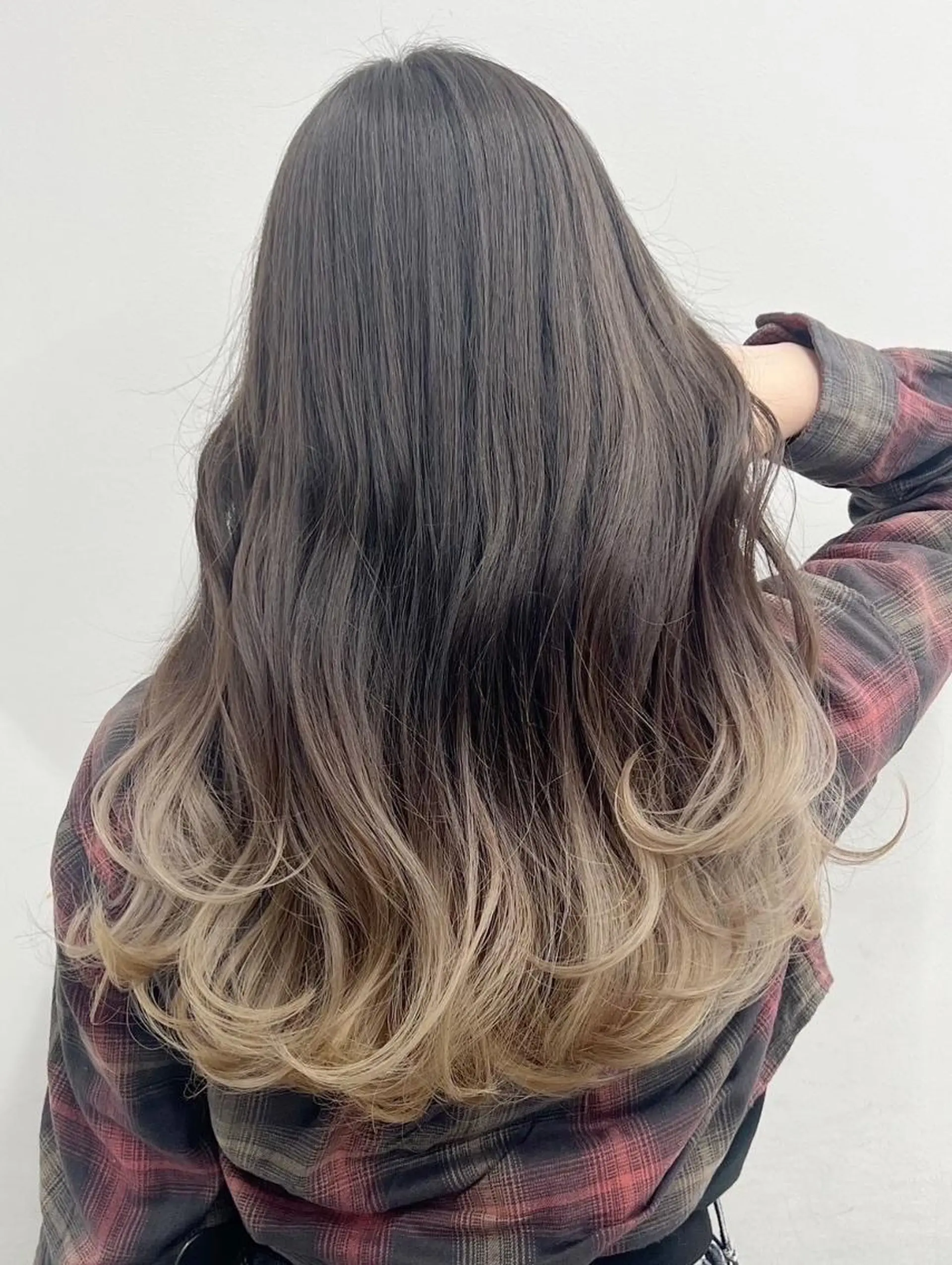 ロング カラー アディクシーカラー アッシュ ブルーカラー ダークアッシュ グレージュ 【公式】amble luxe 中野のヘアスタイル