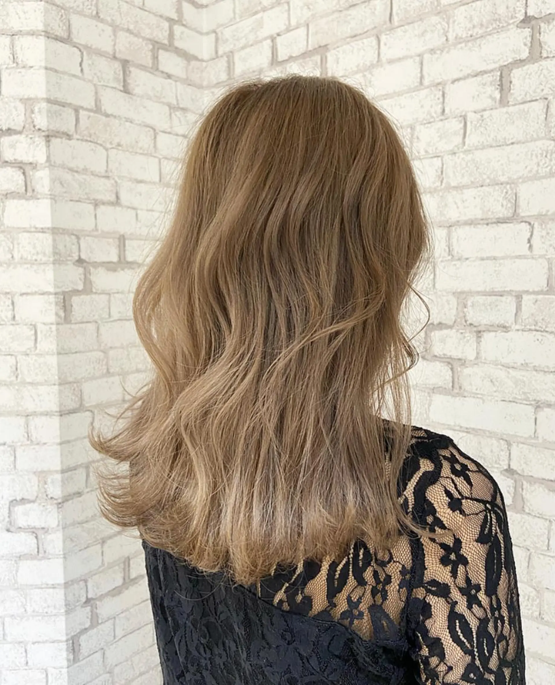 ロング カラー 西澤 咲輝のヘアスタイル