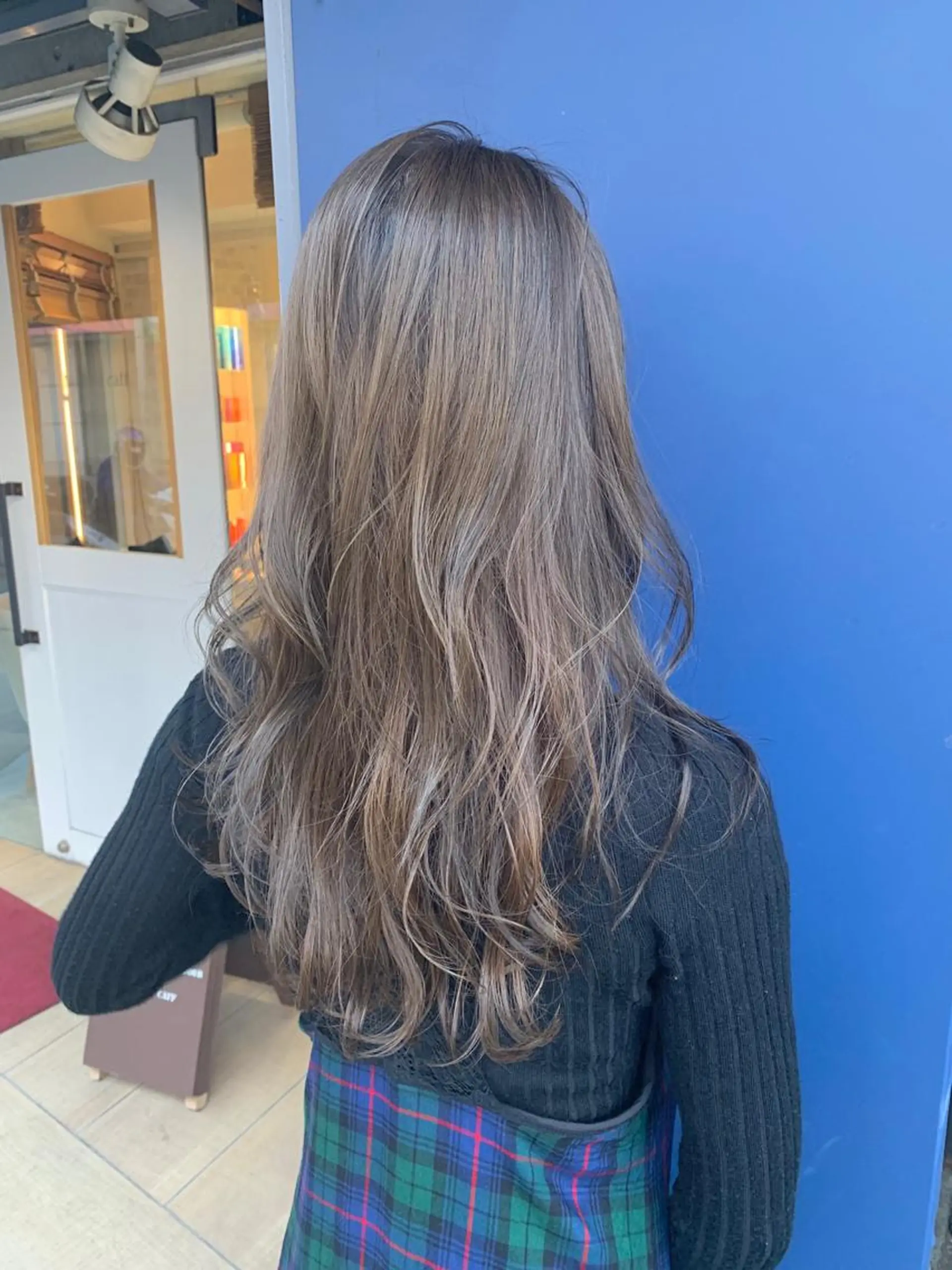 セミロング カラー パーマ グレージュ ハイライトカラー ハイライト トリートメント fukuyasu rikaのネイルデザイン