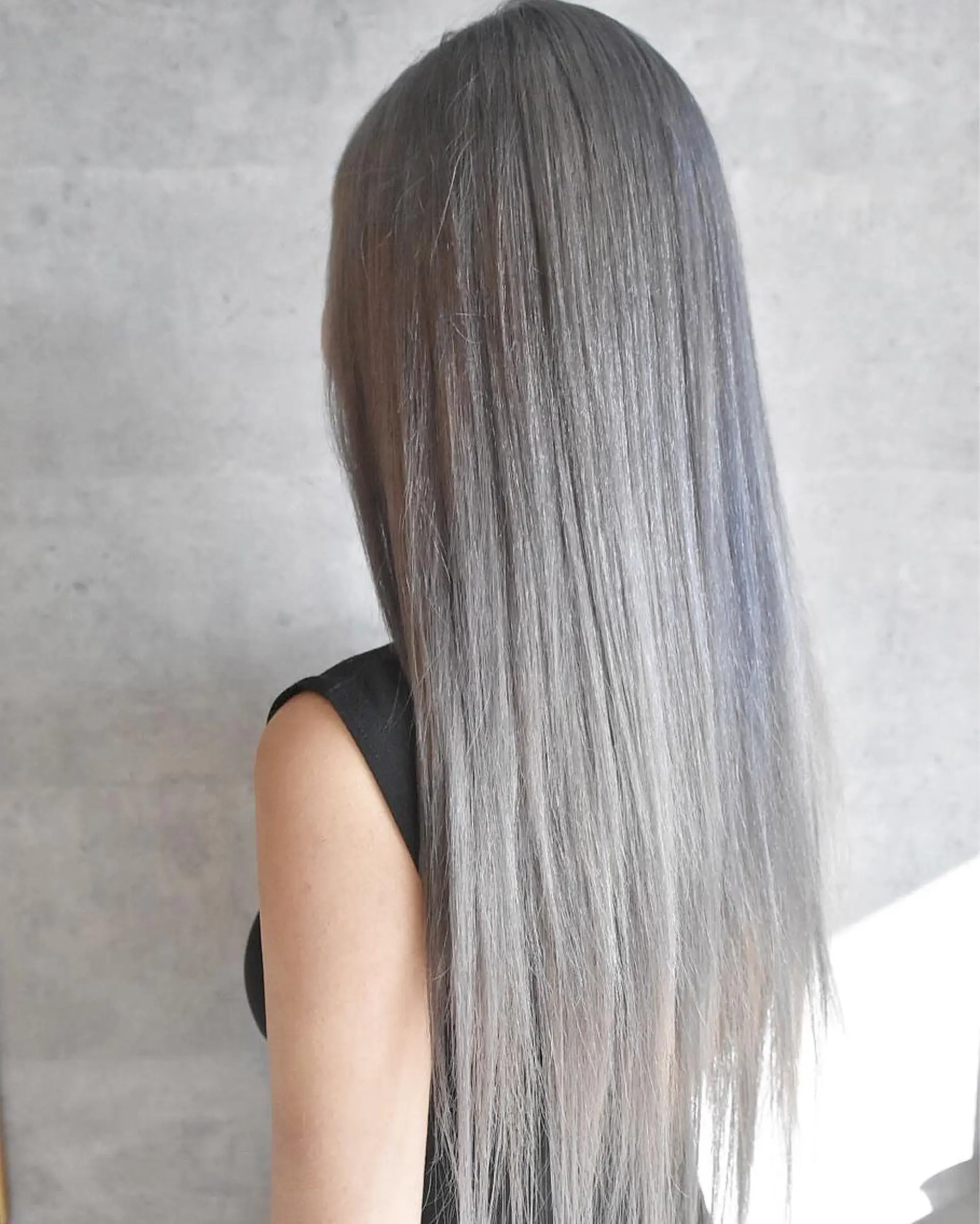 ロング カラー アッシュ ブリーチ ラベンダーカラー ラベンダーアッシュ hair salon Glanzのヘアスタイル