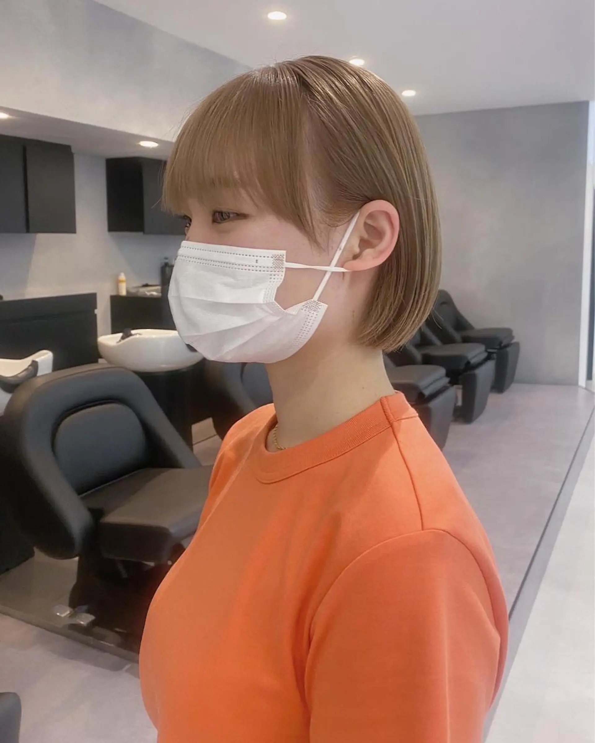 ショート カラー ベージュカラー ミルクティーベージュ ヘアカラー トリートメント 鈴木/ミルクティー/ ブリーチ/ボブ/のヘアスタイル