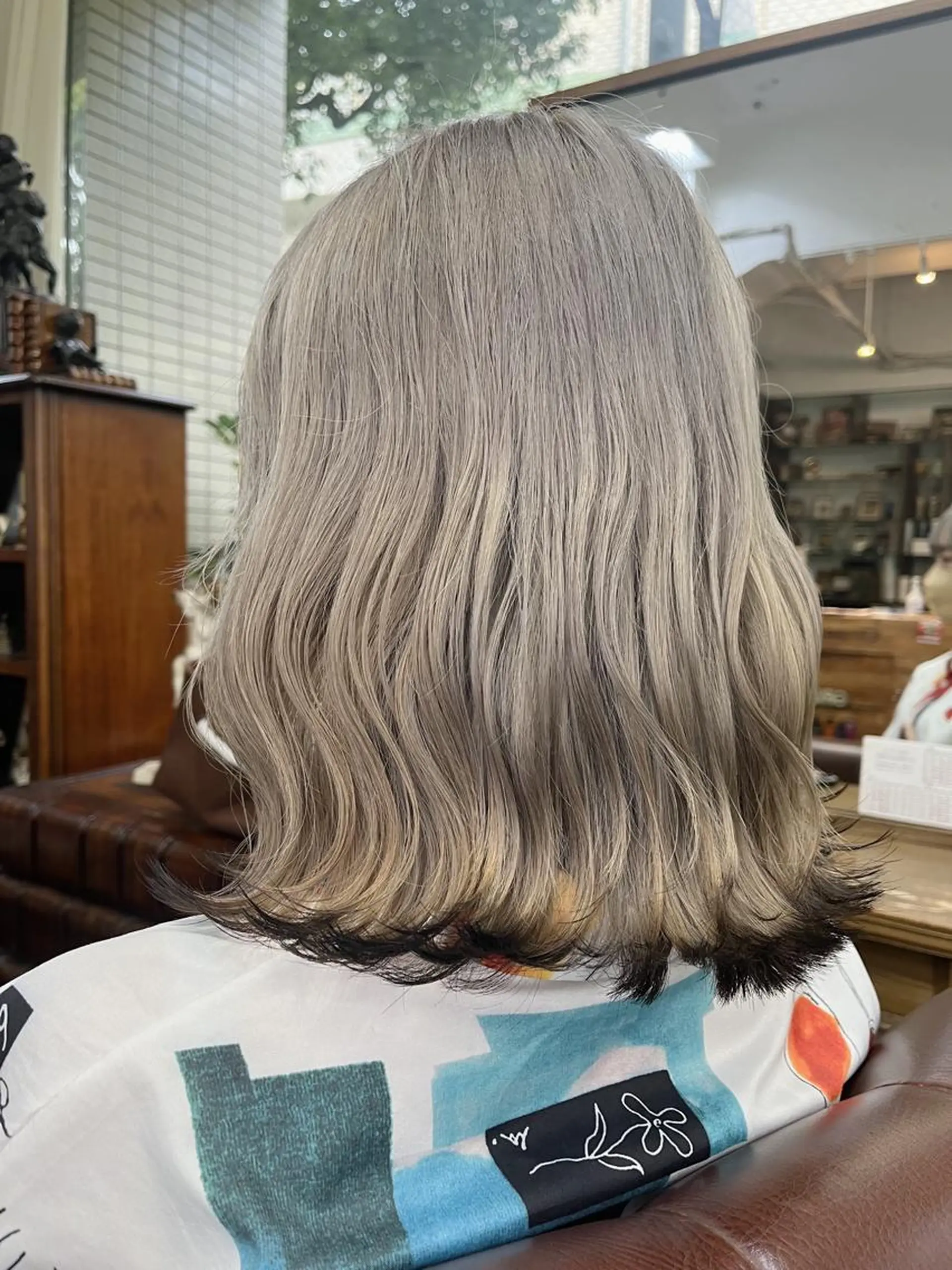 ミディアム カラー カット ヘアカラー トリートメント モモカ/ハイトーン /バレイヤージュのヘアスタイル