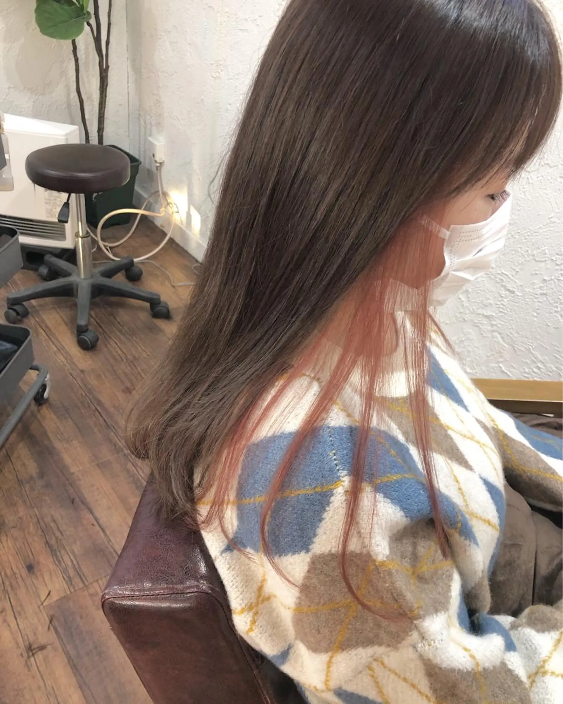 セミロング カラー インナーカラー ピンクカラー 江原 彩華のヘアスタイル