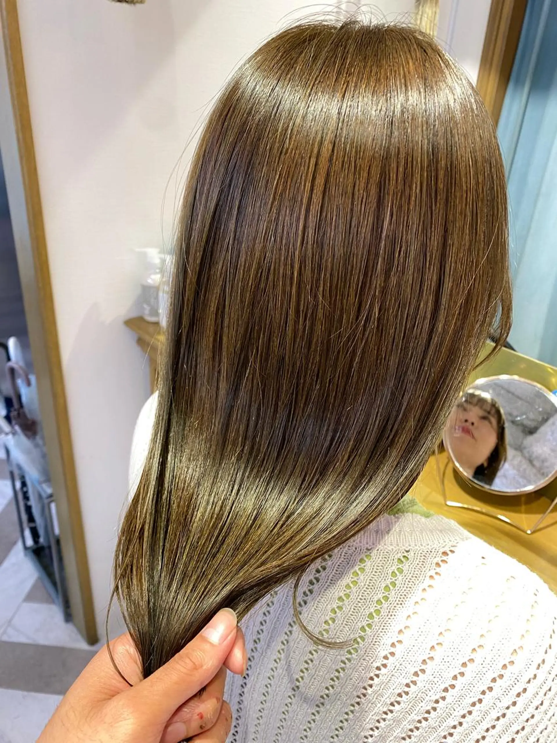 ミディアム カラー カット ヘアカラー トリートメント レイヤーカット /透明感カラー西田のヘアスタイル