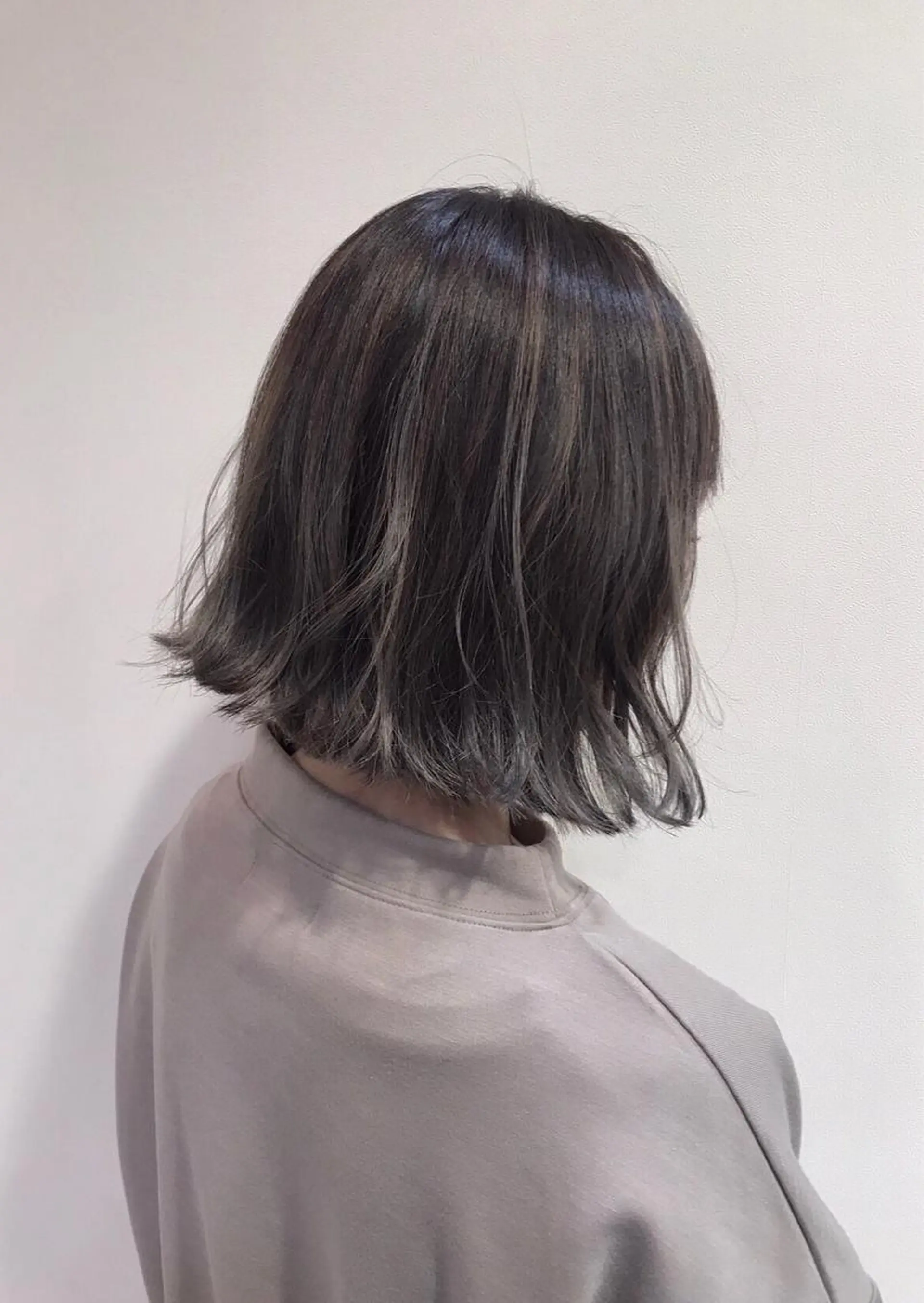 ショート カラー 切りっぱなしボブ ハイライトカラー イルミナカラー ボブ ハイライト カット ヘアカラー トリートメント 安井 匡隆のヘアスタイル