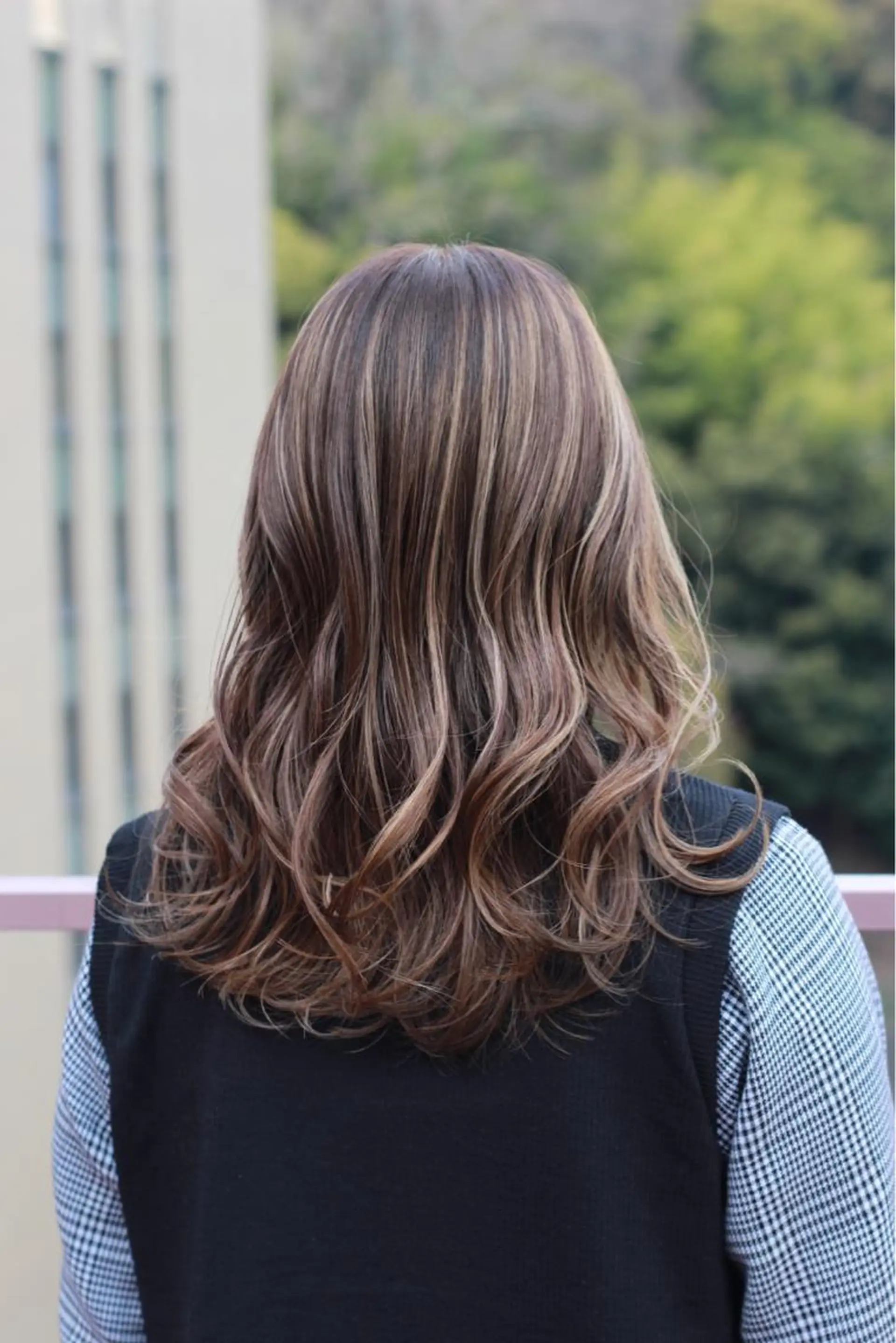 セミロング カラー アッシュ ハイライトカラー ハイライト ヘアカラー Viage （ビアージュ）のヘアスタイル