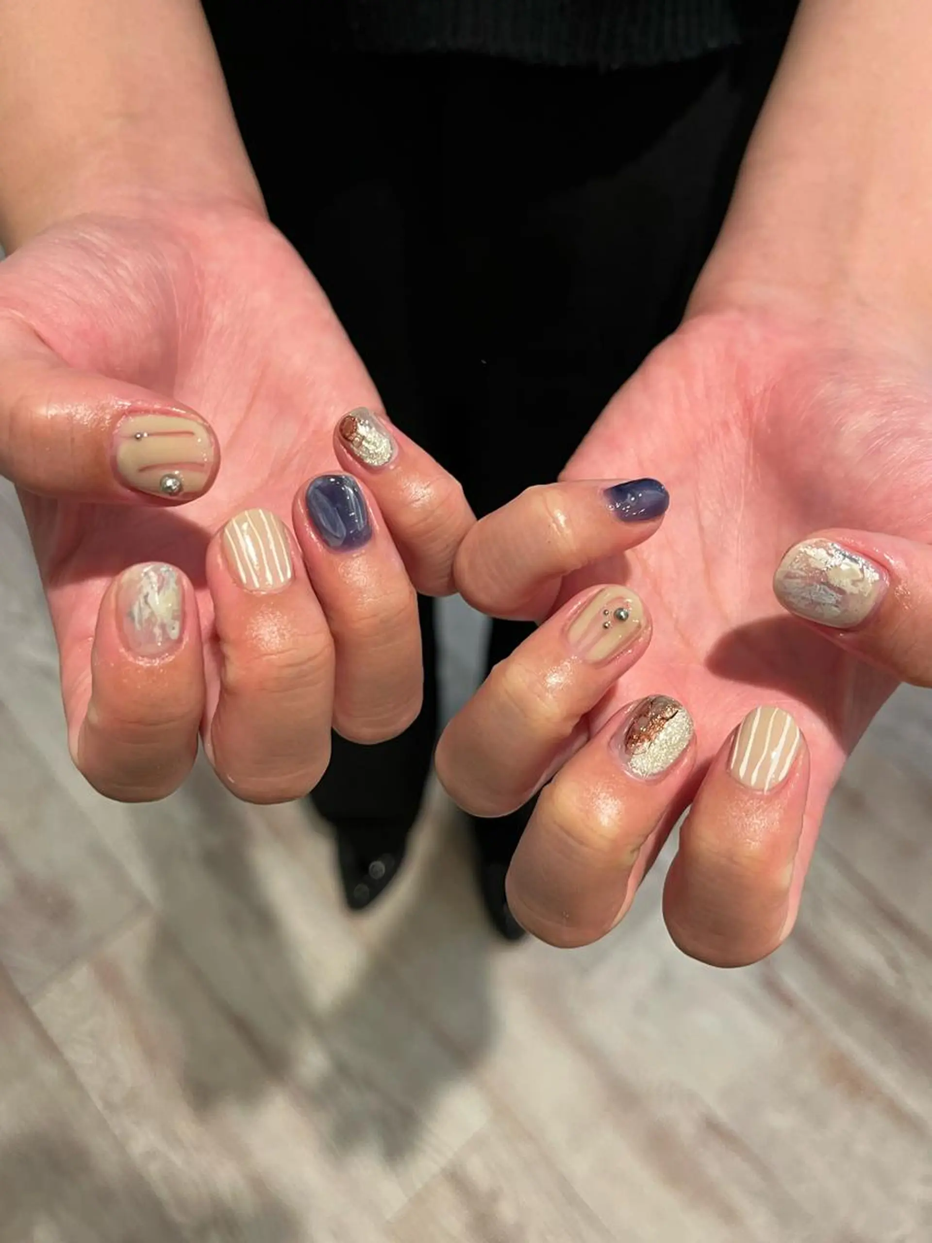 ネイル ハンドネイル une／YUKINA 🫧大人nuanceのネイルデザイン