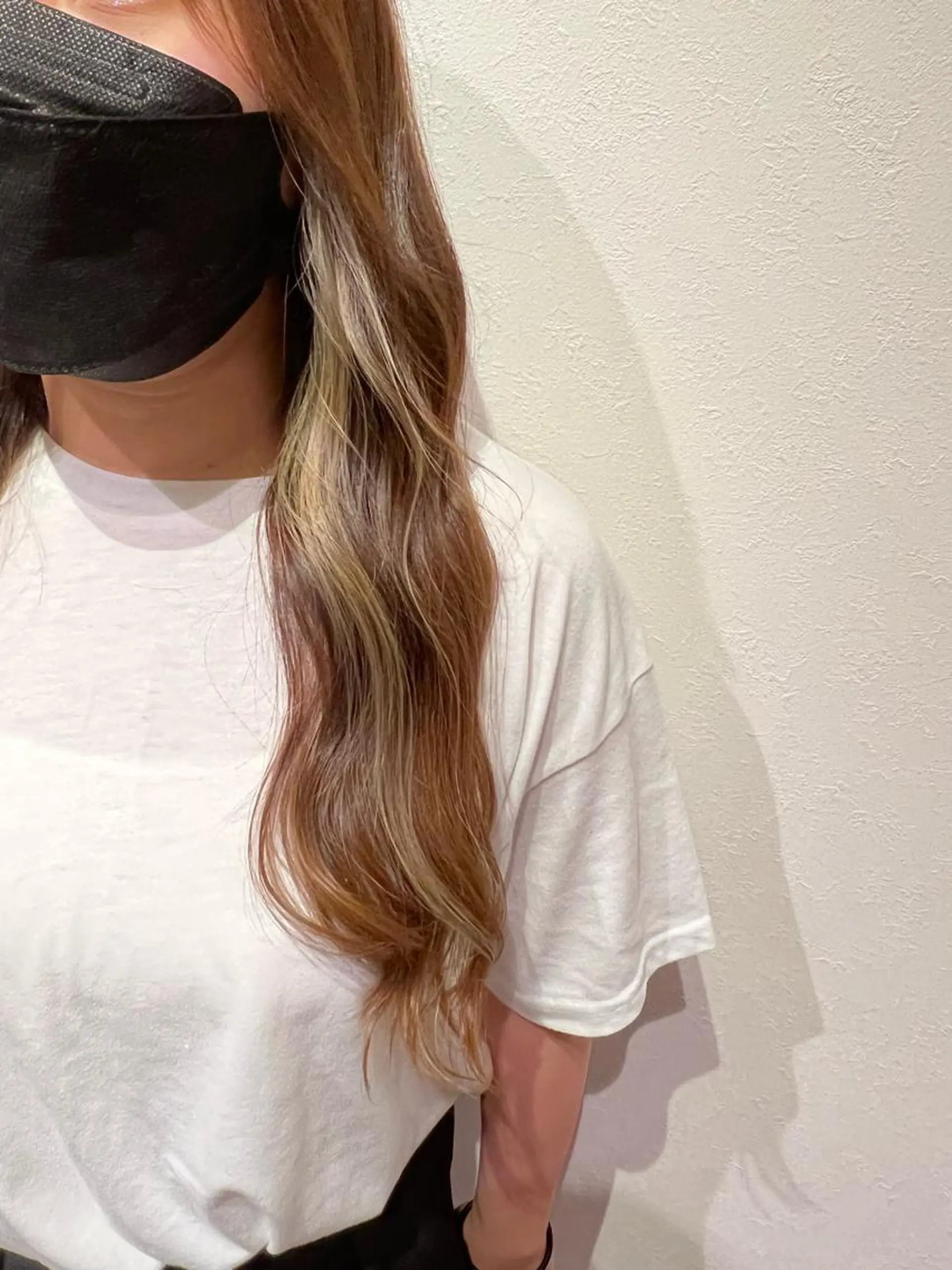 ロング カラー ベージュカラー イヤリングカラー ホワイトベージュ 浦﨑 笑美里のヘアスタイル